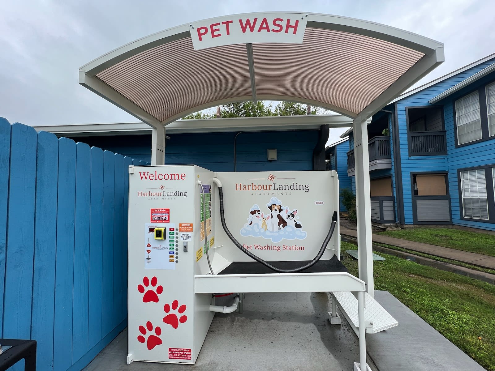 Pet wash area at Harbour Landing Apartments in Corpus Christi, Texas