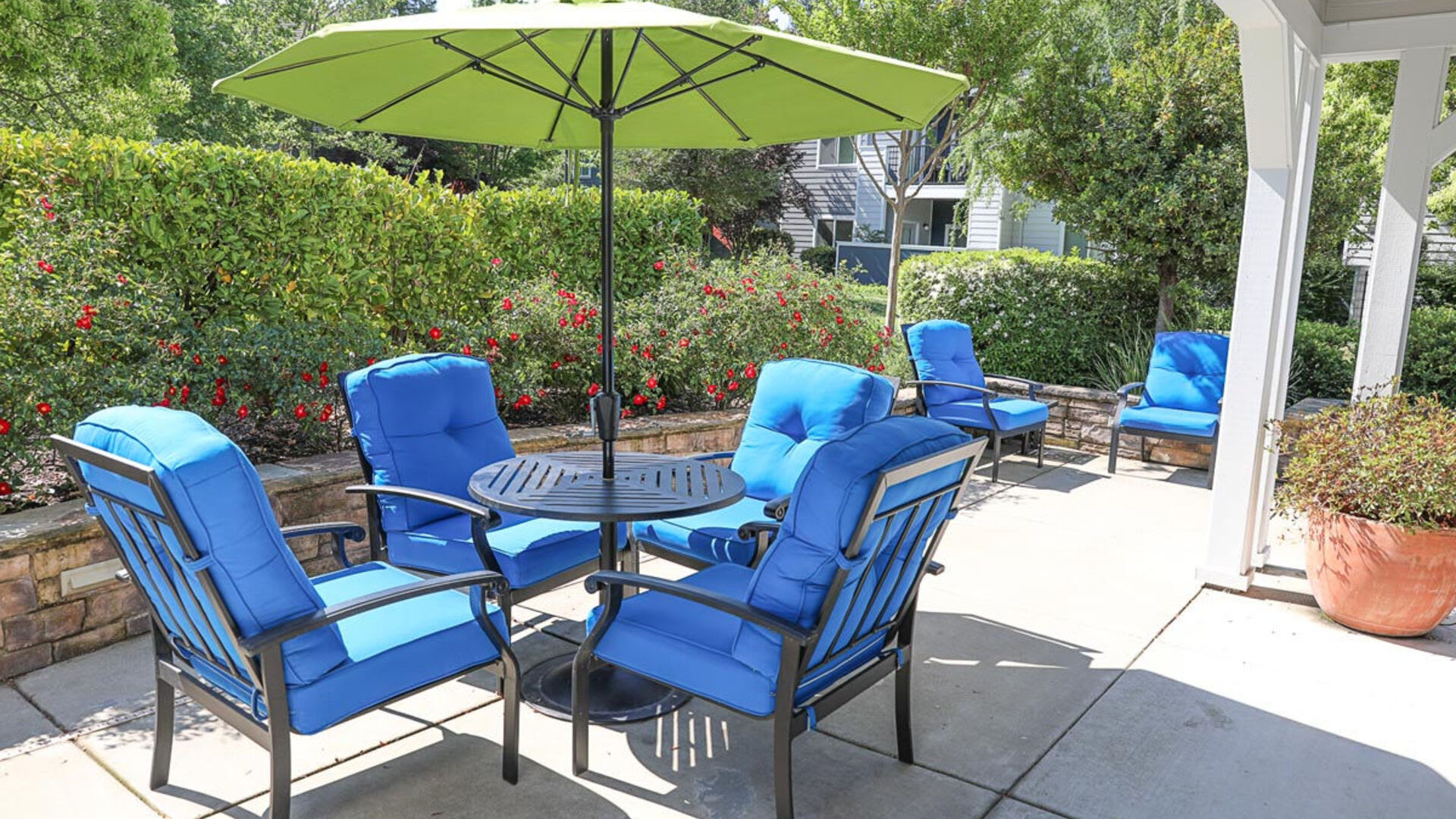 Outdoor seating area at Rocklin Ranch Apartments in Rocklin, California
