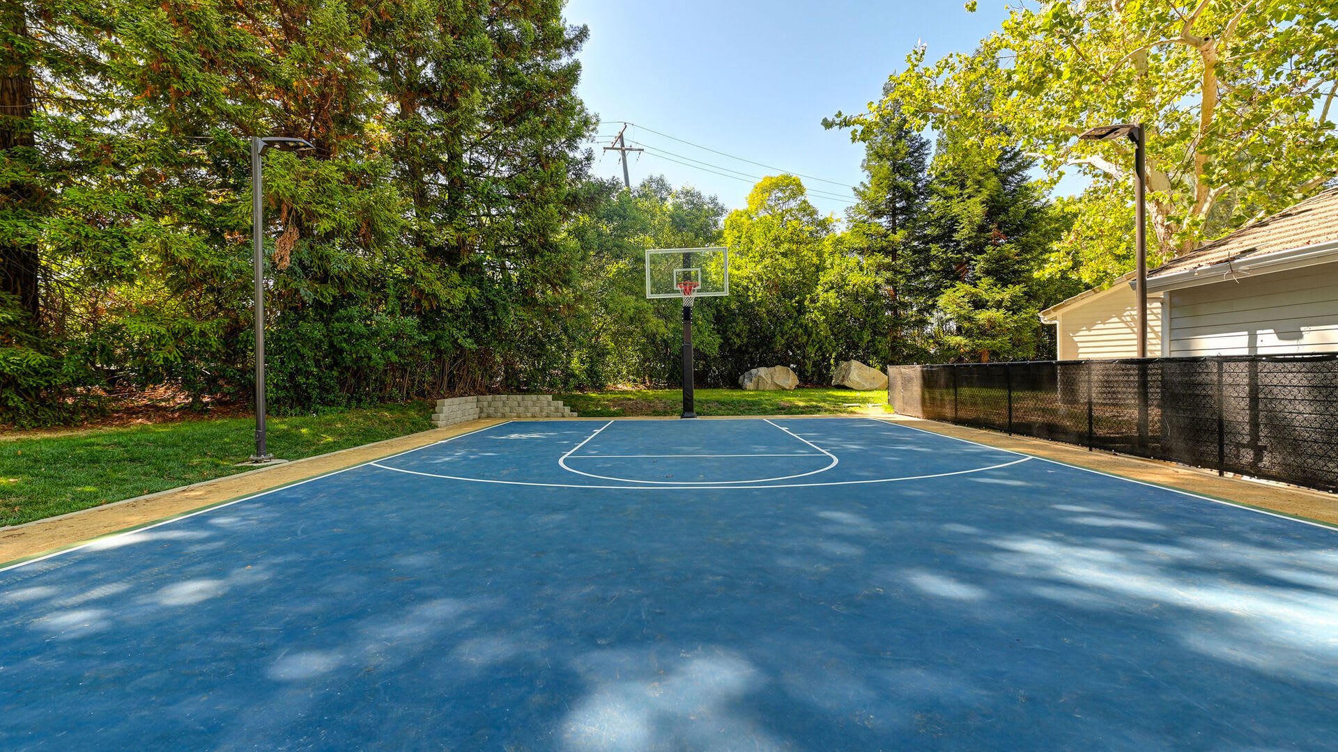 Basketball court at Lake Pointe Apartments in Folsom, California