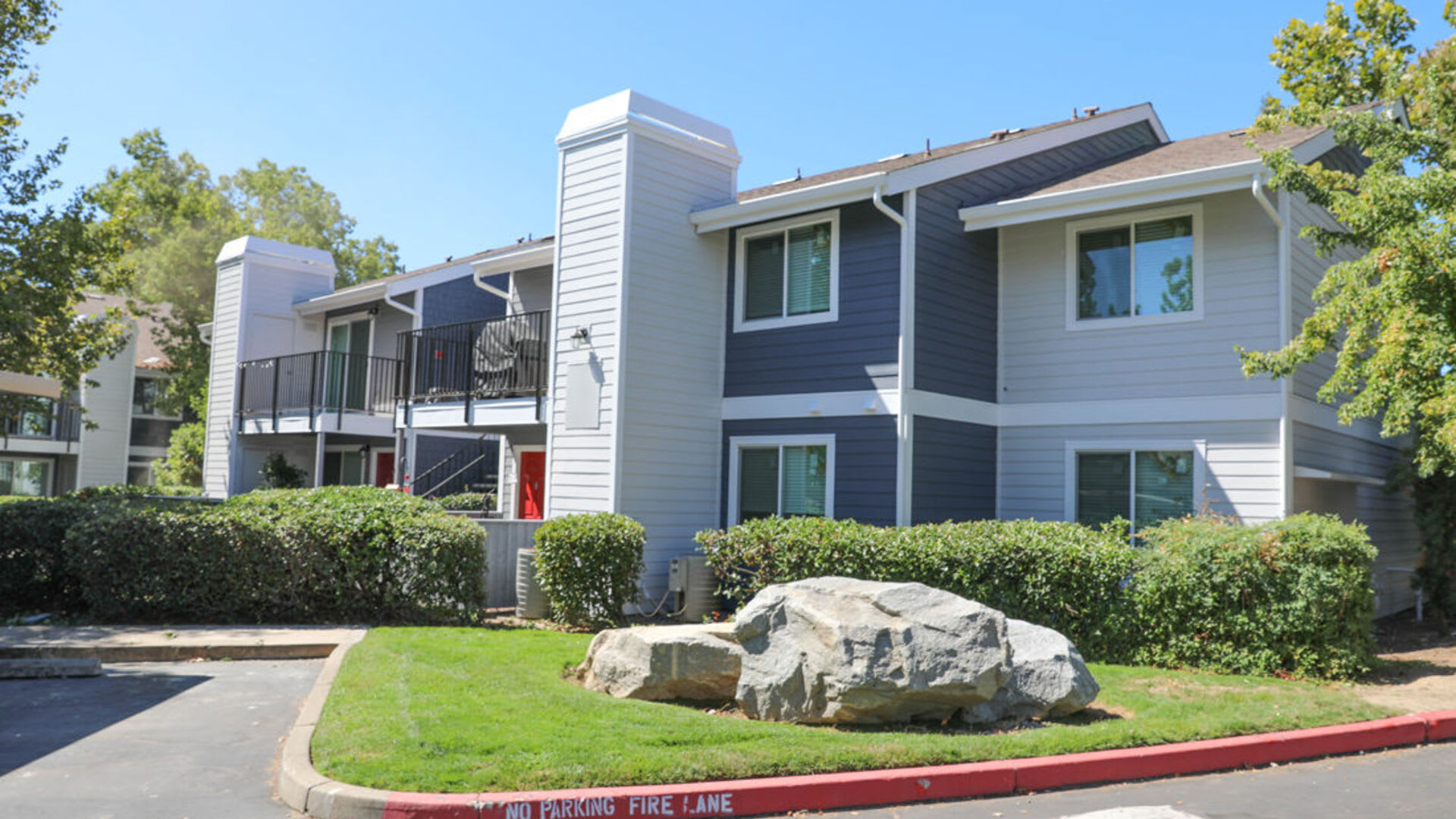 Exterior view of Lake Pointe Apartments in Folsom, California