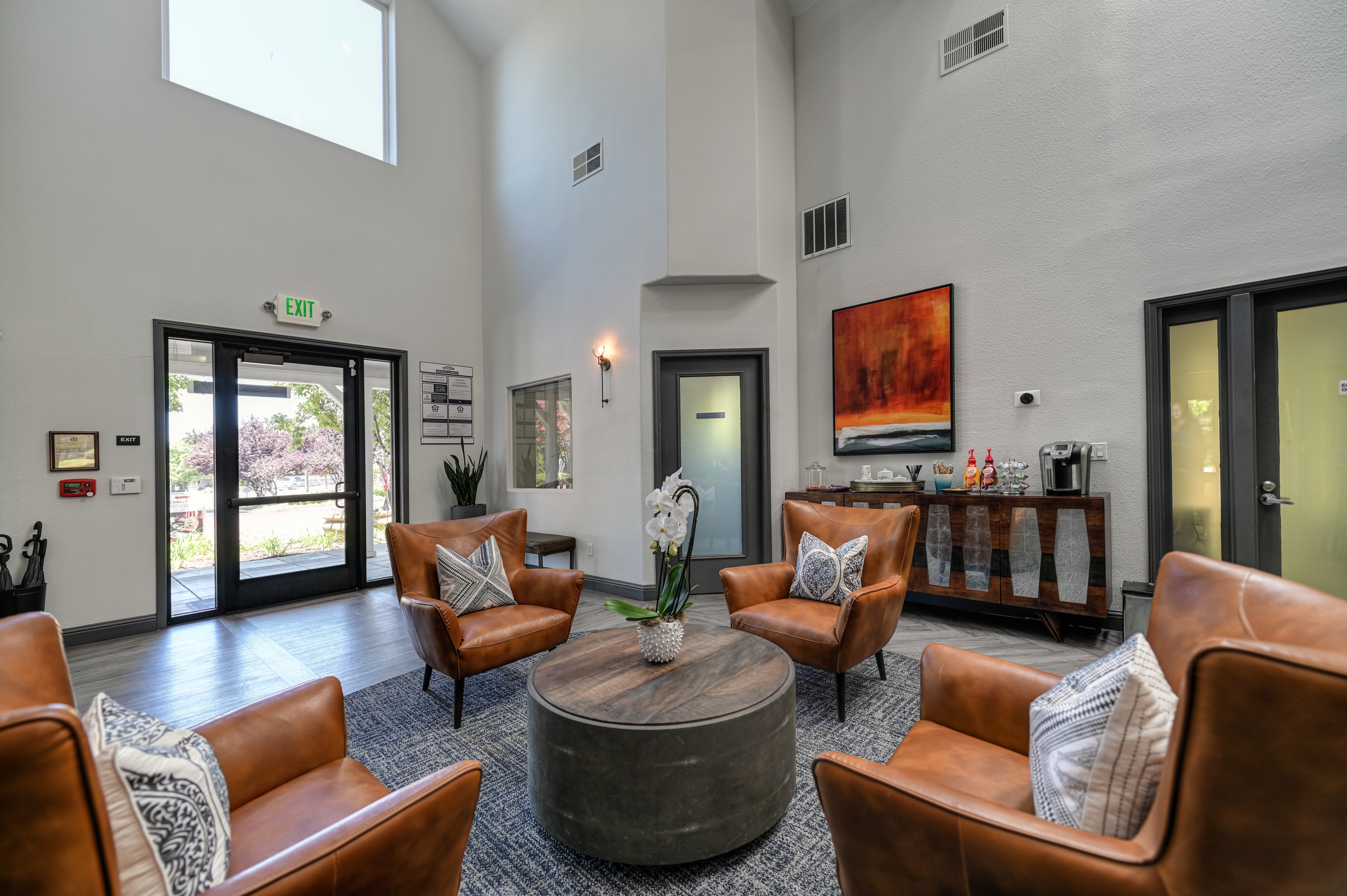 Seating area in the clubhouse at Rocklin Ranch Apartments in Rocklin, California