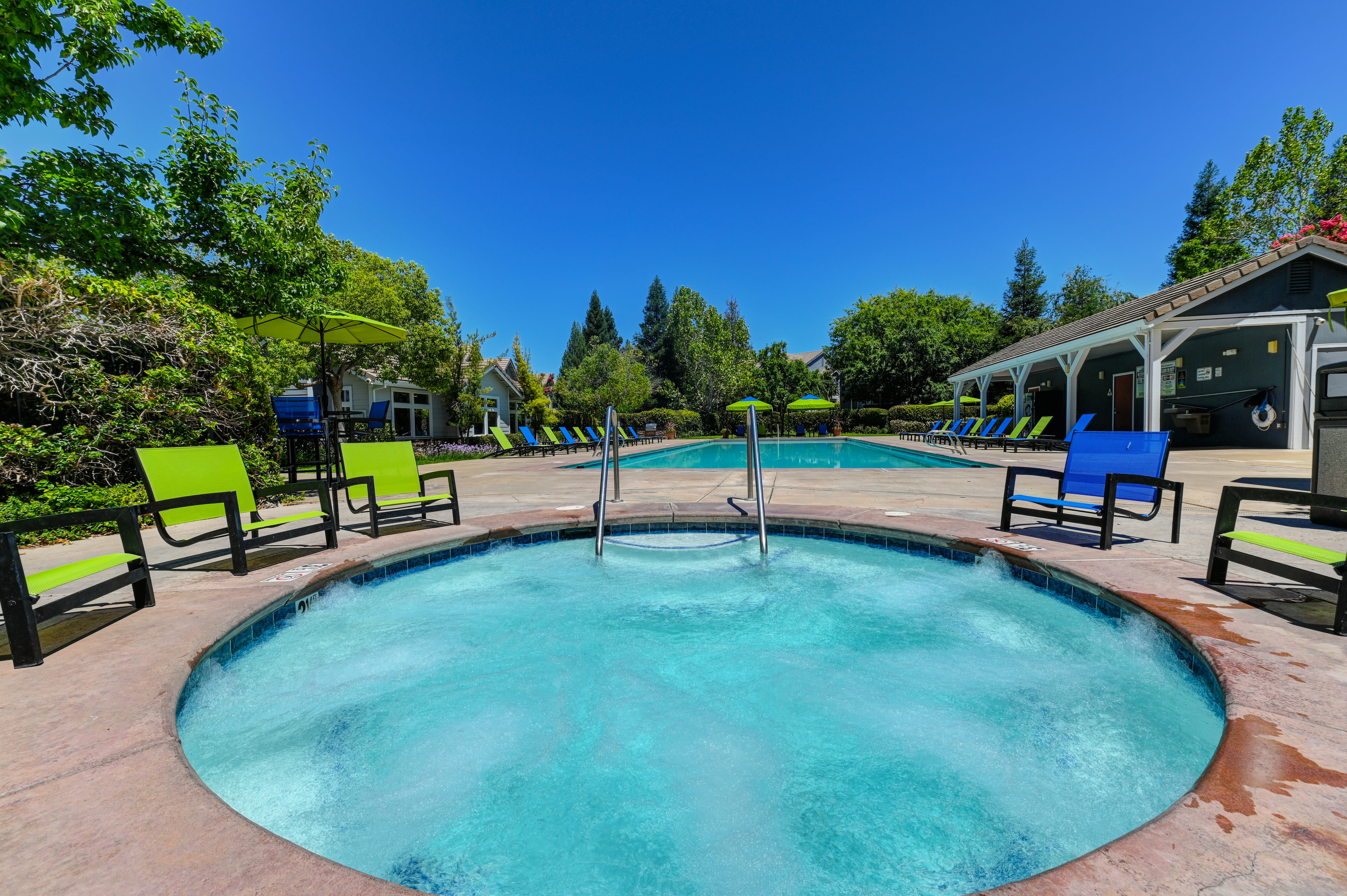 Hot tub at Rocklin Ranch Apartments in Rocklin, California