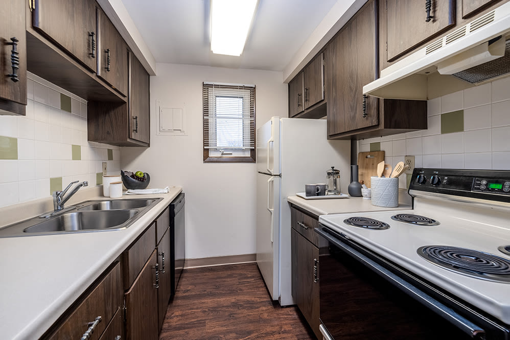 Photos & Virtual Tours of Raintree Island Apartments in Tonawanda, NY