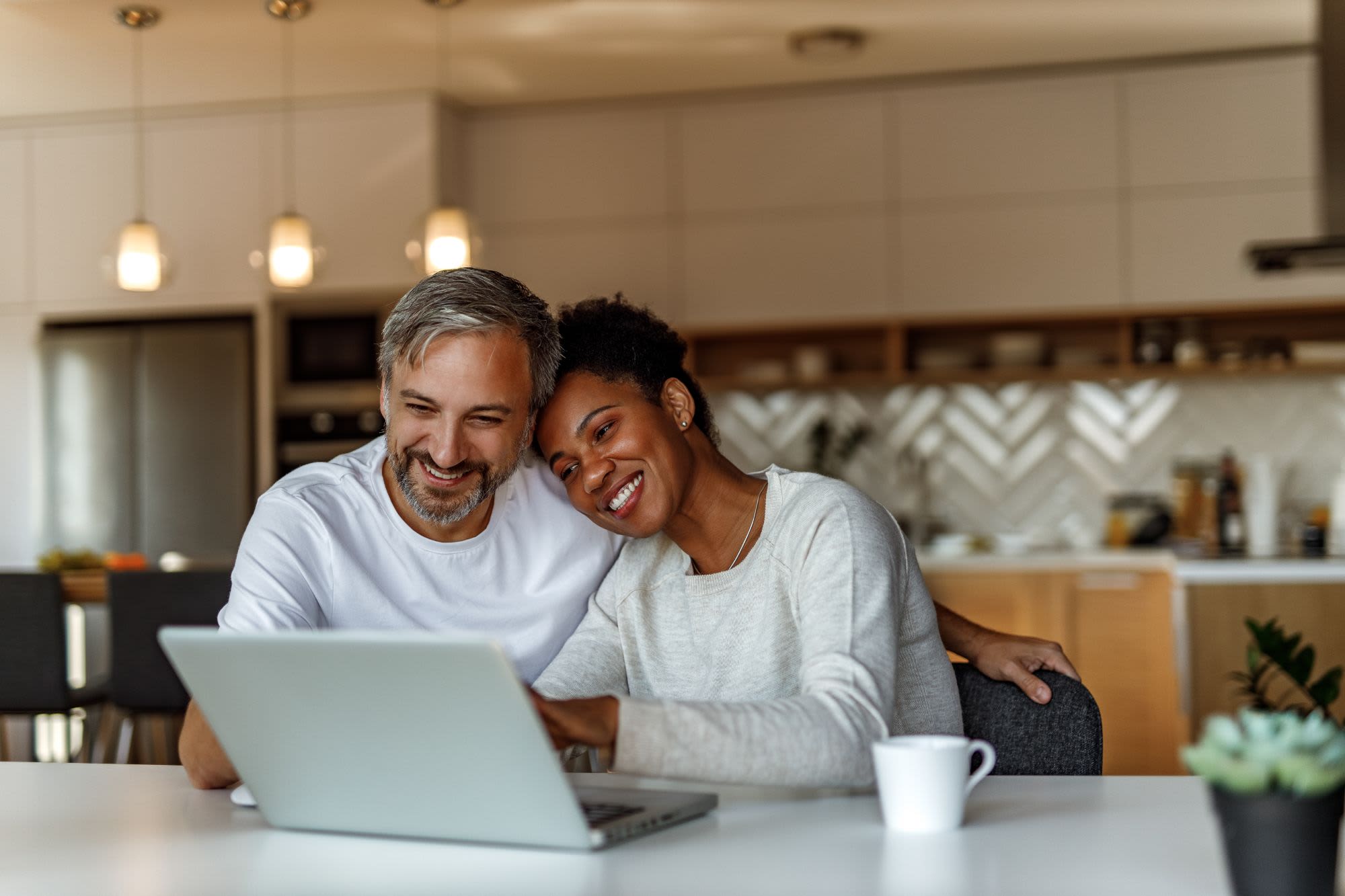 Residents on a video call from their kitchen at Pointe at Northern Woods in Columbus, Ohio