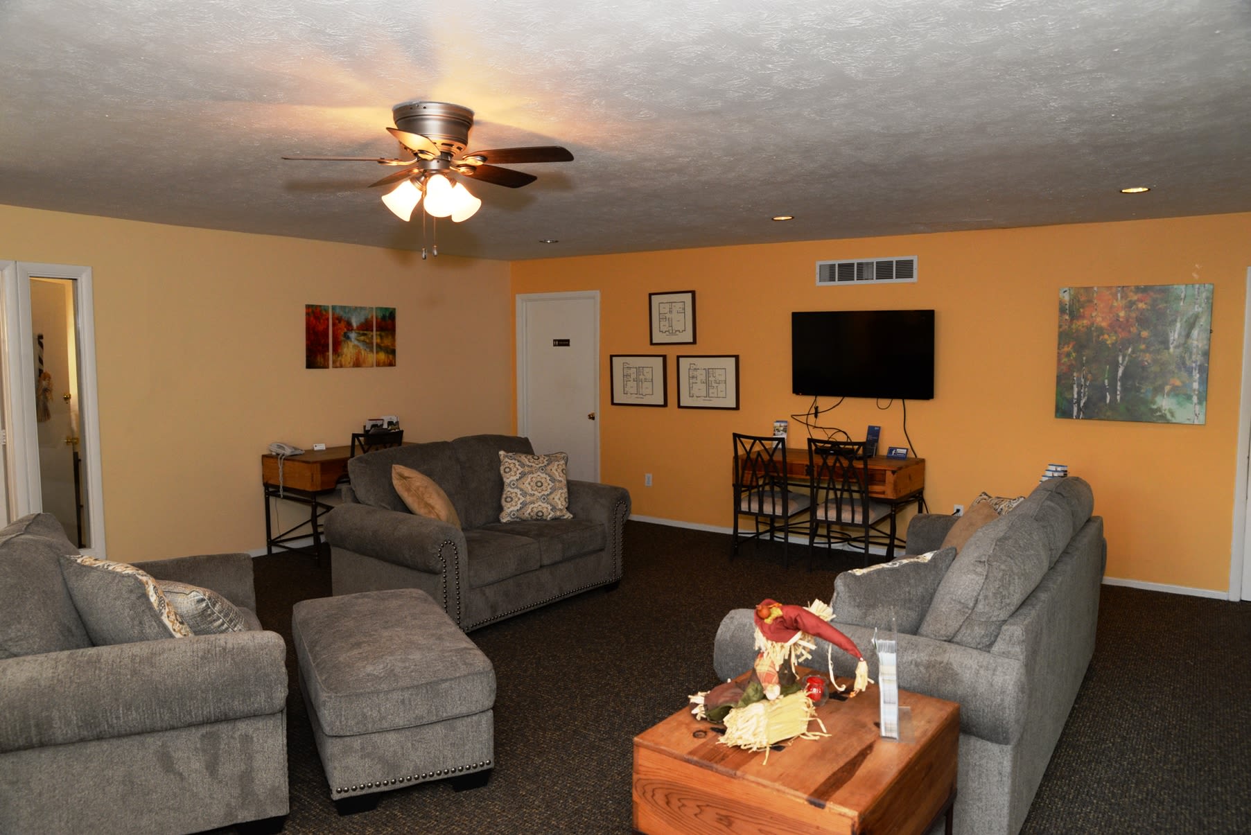 Community lounge area with couches at North River Place in Chillicothe, Ohio