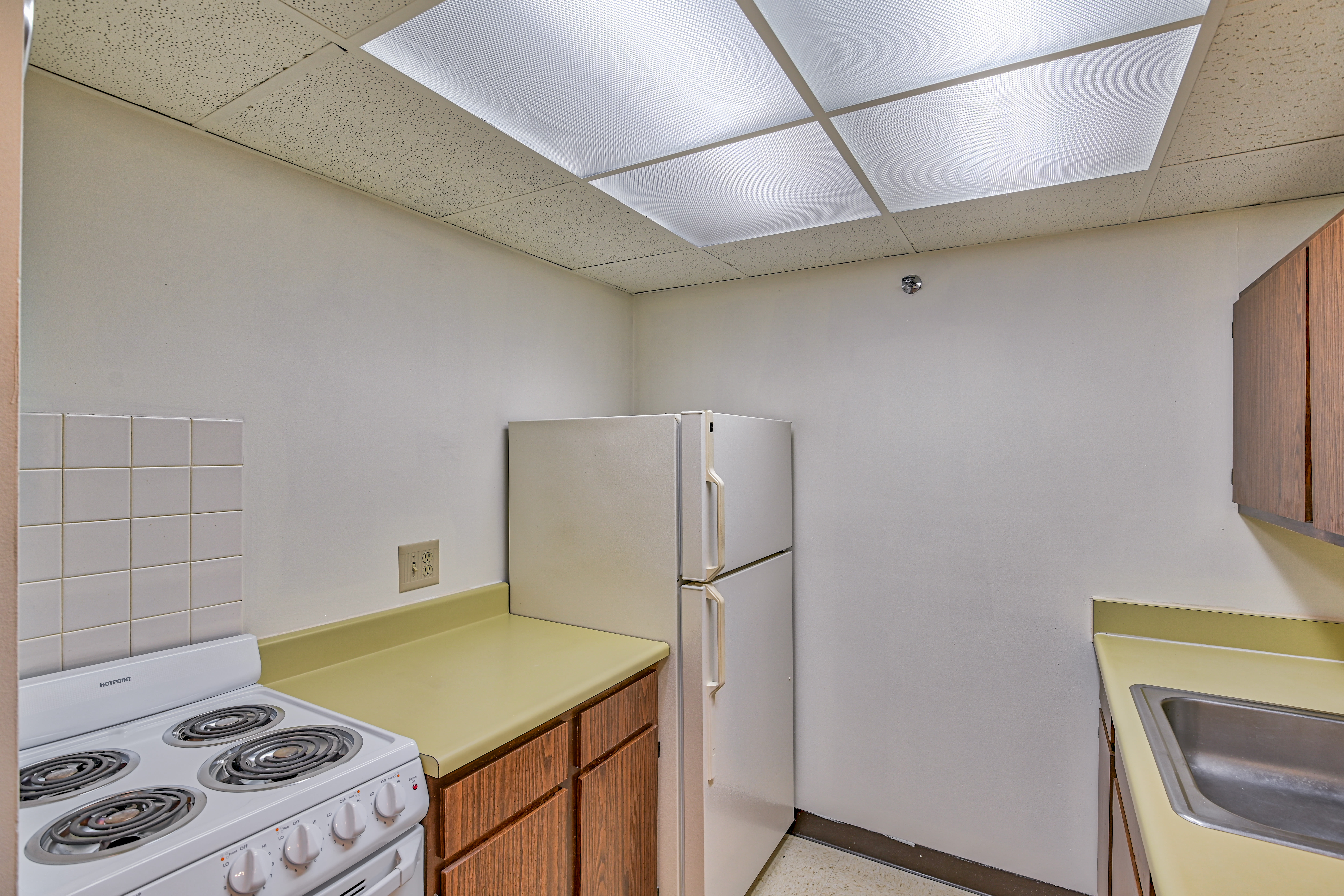 Model kitchen with a 4 top burner at Riverside Towers in Coshocton, Ohio