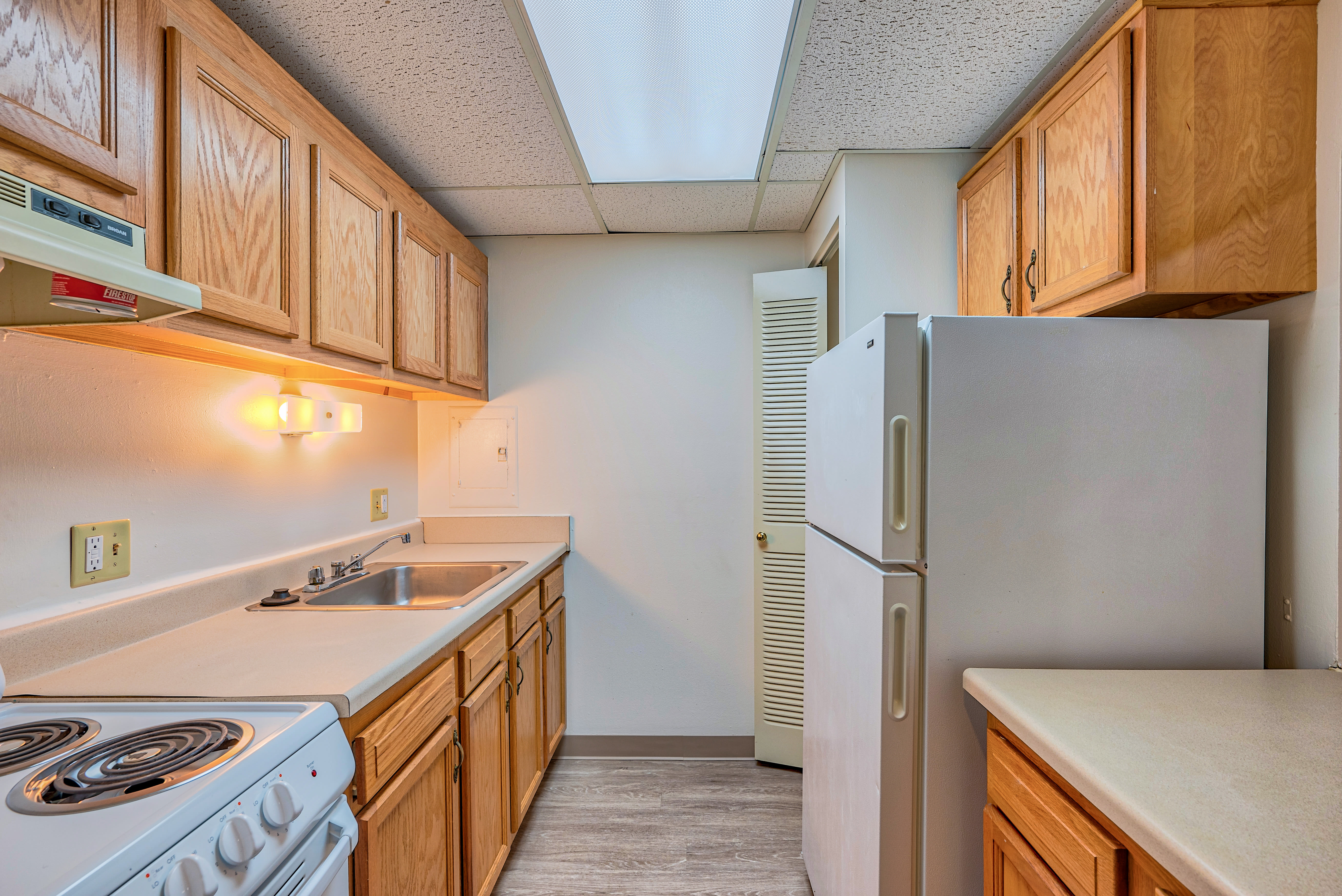 Fully equipped kitchen at Towne Centre Place in Ypsilanti, Michigan
