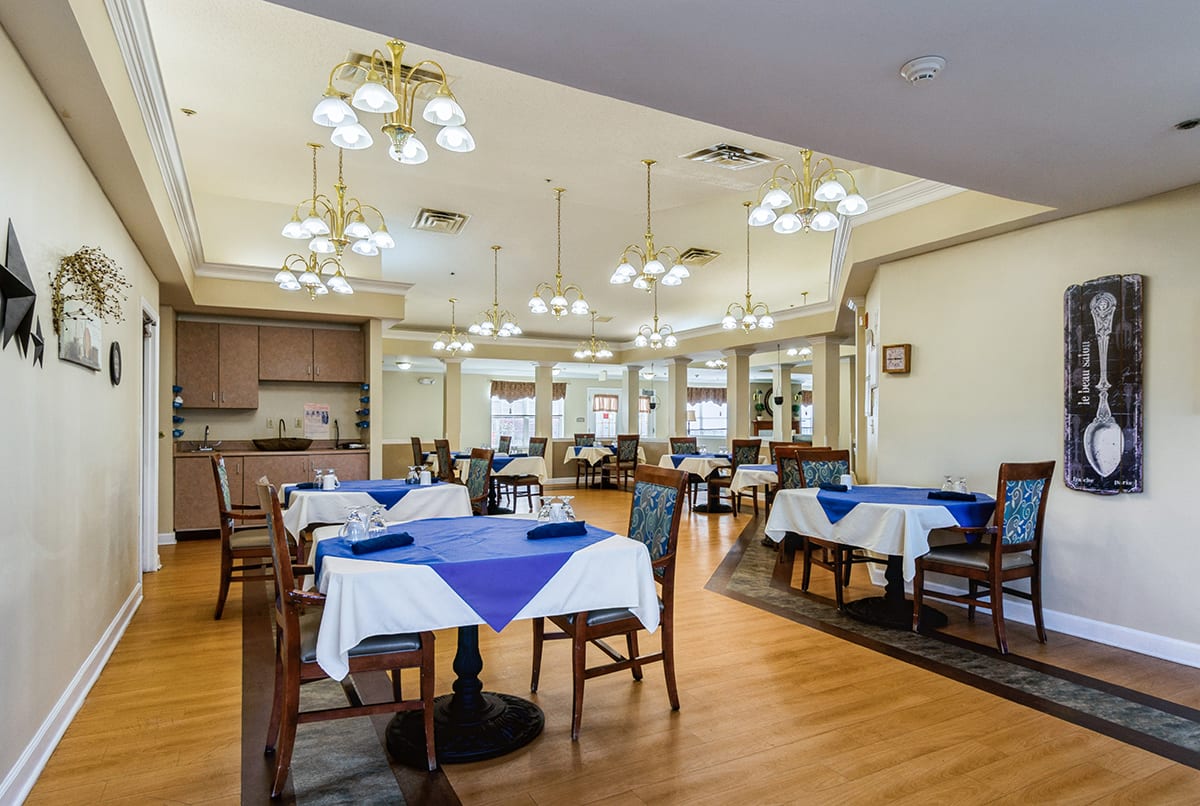 Resident dining hall with plenty of seating at Trustwell Living at Oakley Place in Greenville, Ohio