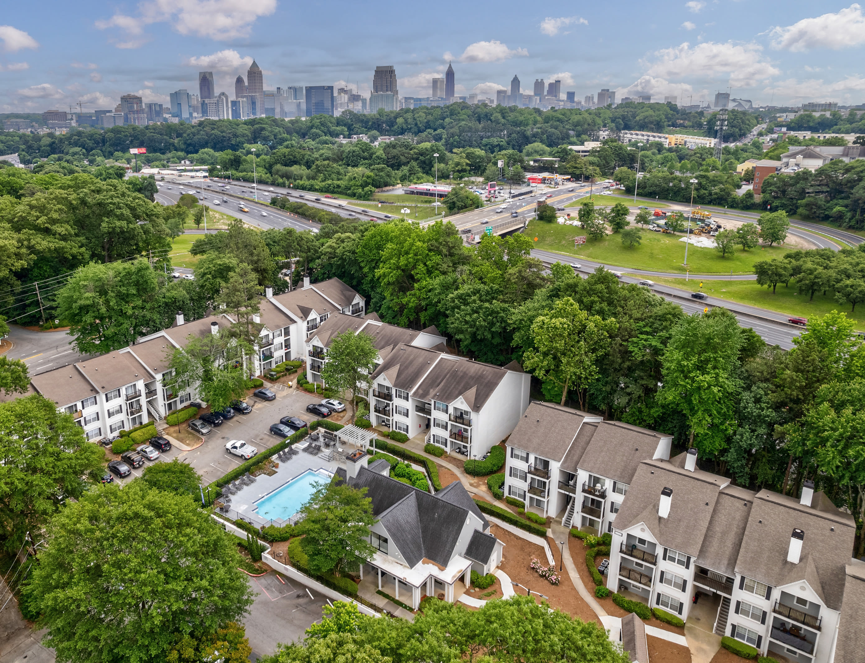 Sparkling swimming pool with a poolside grilling station and plenty of lounge chairs to soak up the sun at Castlegate Collier Hills in Atlanta, Georgia