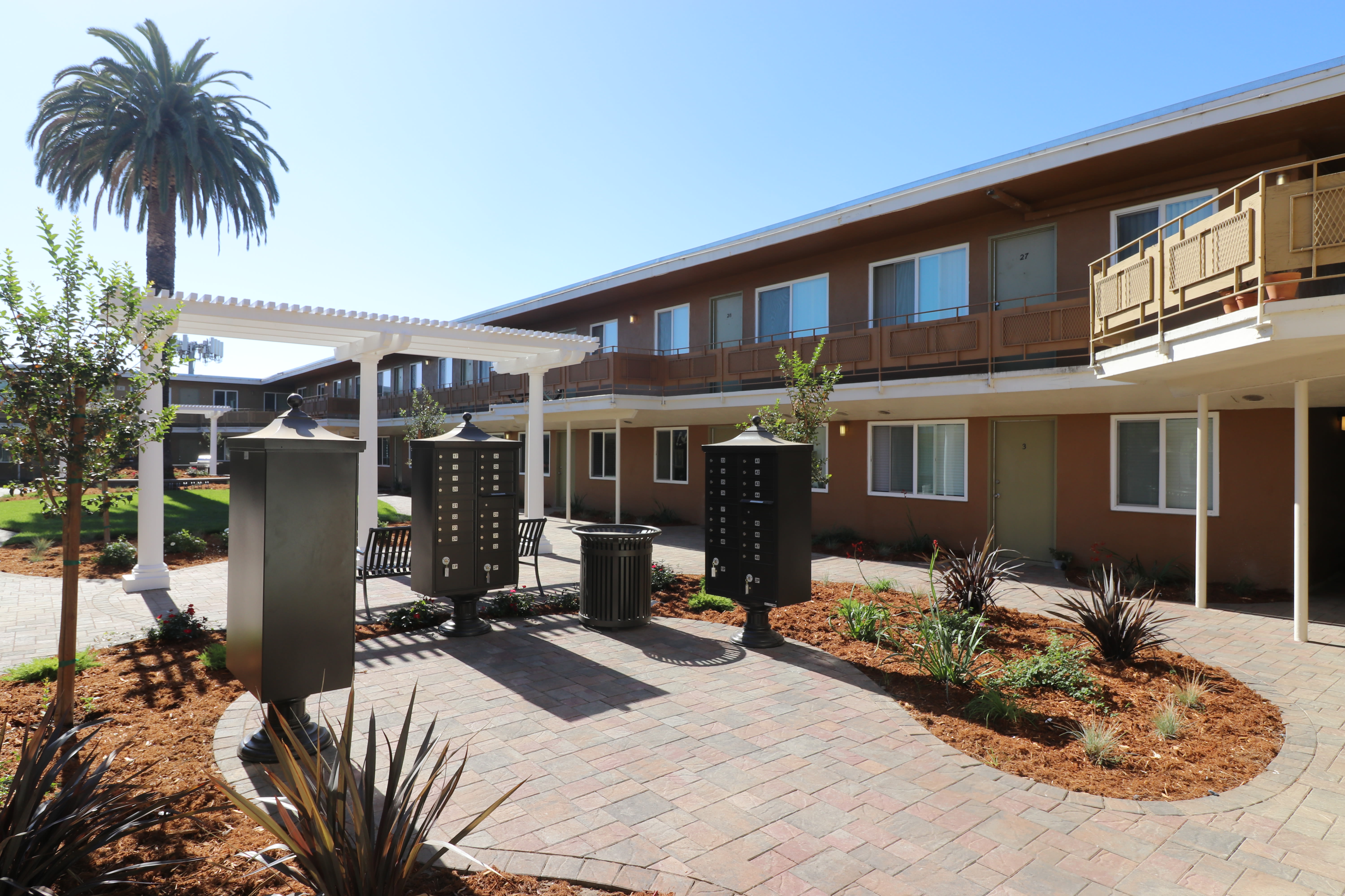 Courtyard amenities at at Coral Gardens Apartments in Hayward, California