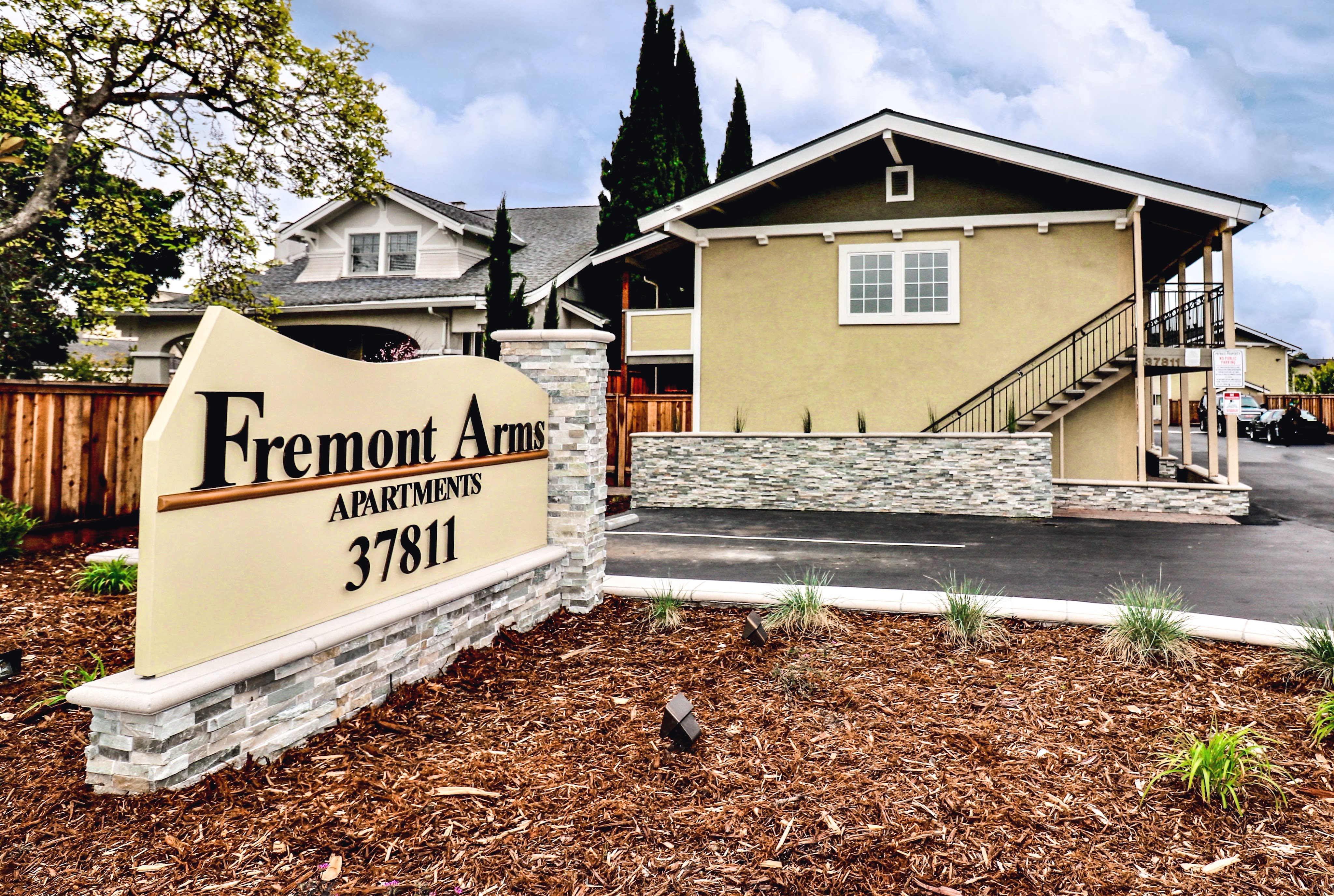 Neighborhood at Fremont Arms Apartments in Fremont, California