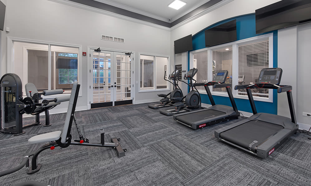 Large fitness center at Windsor Lakes Apartment Homes in Woodridge, Illinois