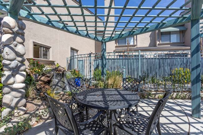 Courtyard seating at Quailwood Apartments in Stockton, California