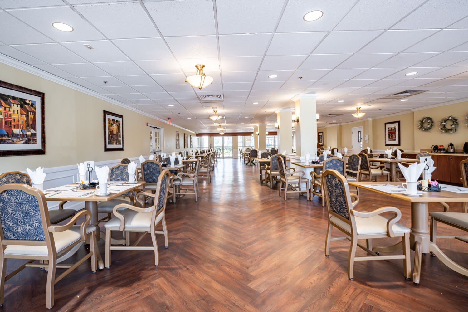 Community dining room at Grand Villa of Deerfield Beach in Deerfield Beach, Florida