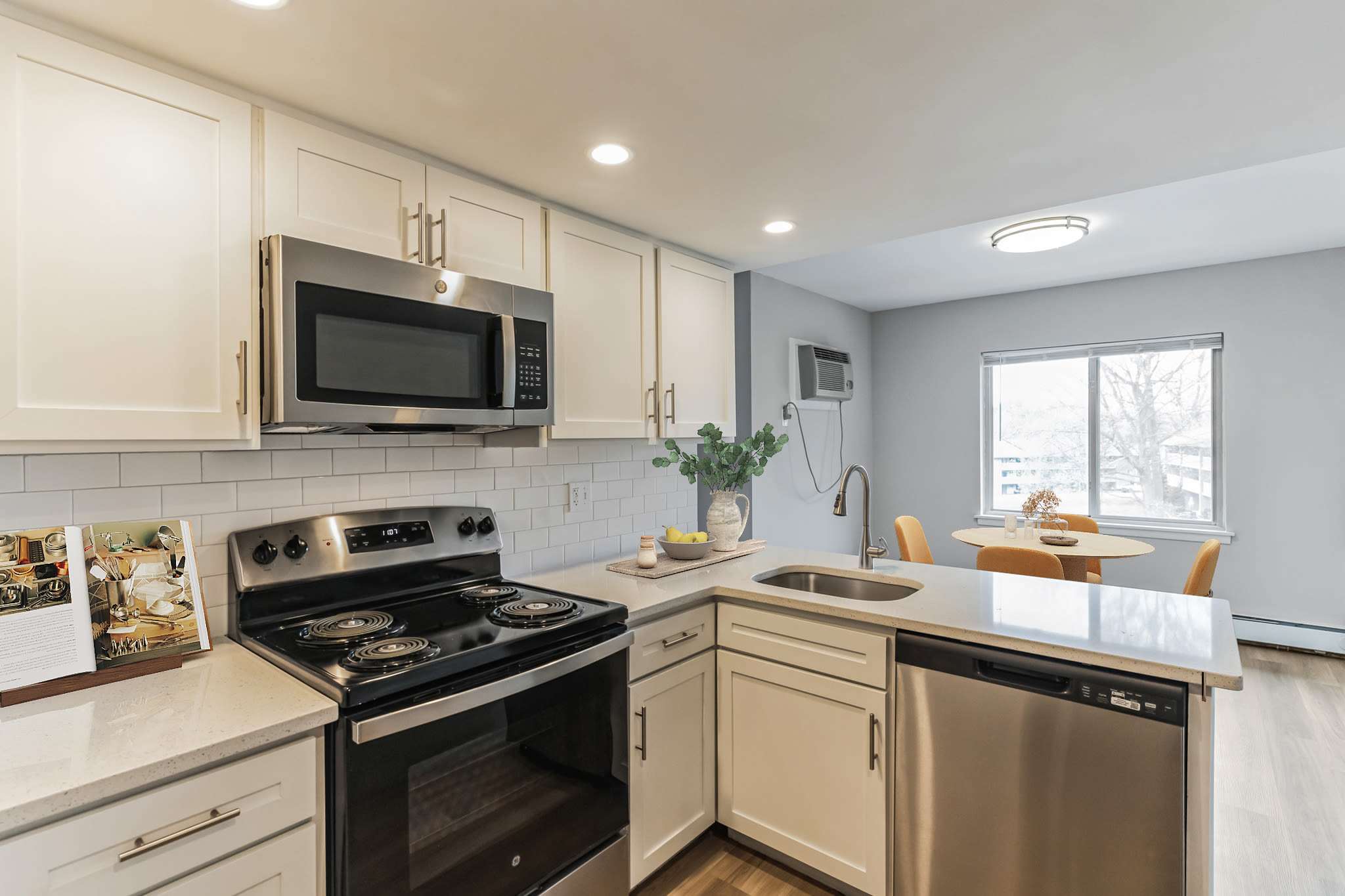 Spacious Kitchen Area with energy efficient appliances at Eagle Rock Apartments at Malvern in Malvern, Pennsylvania 