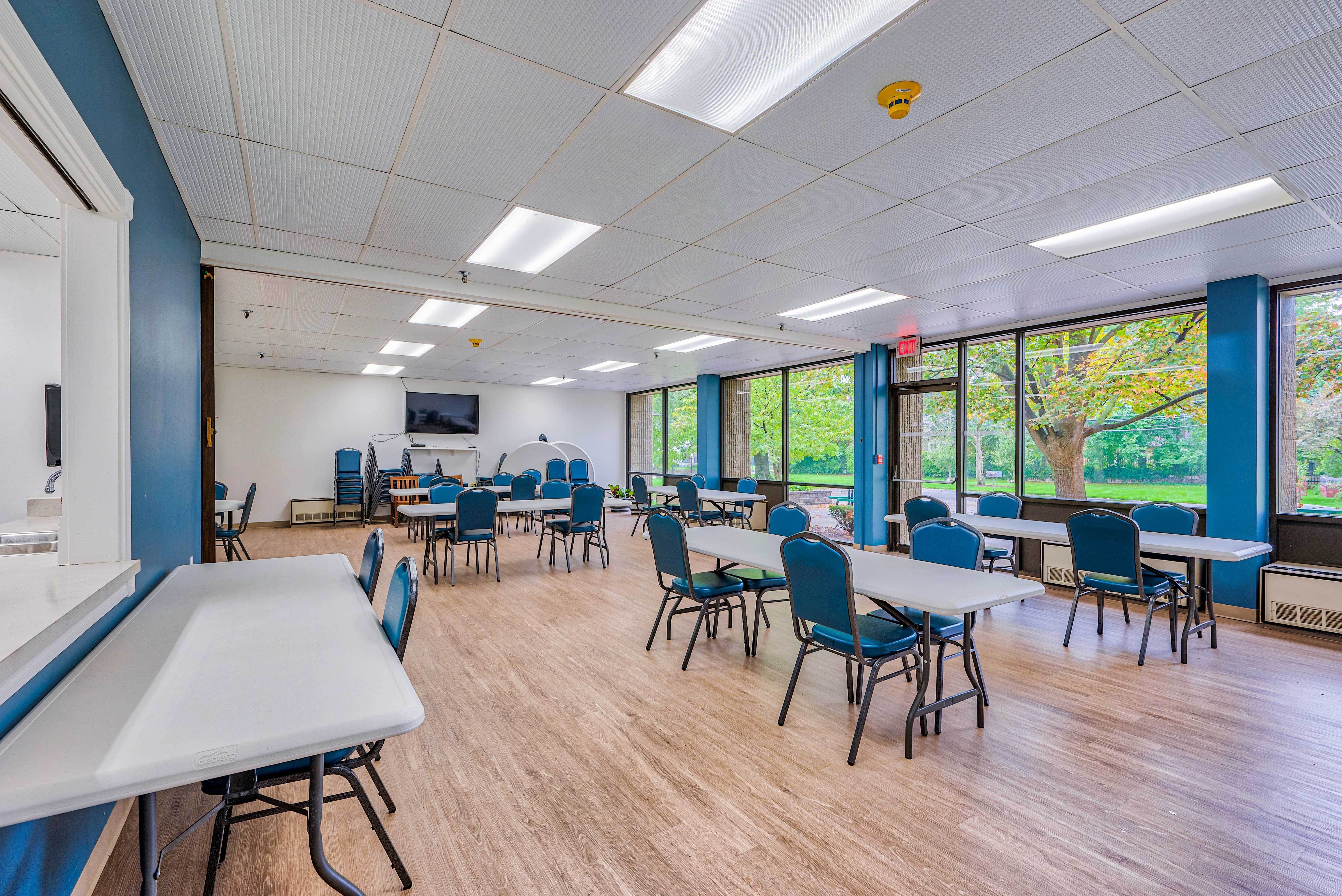 Community lounge at Towne Centre Place in Ypsilanti, Michigan