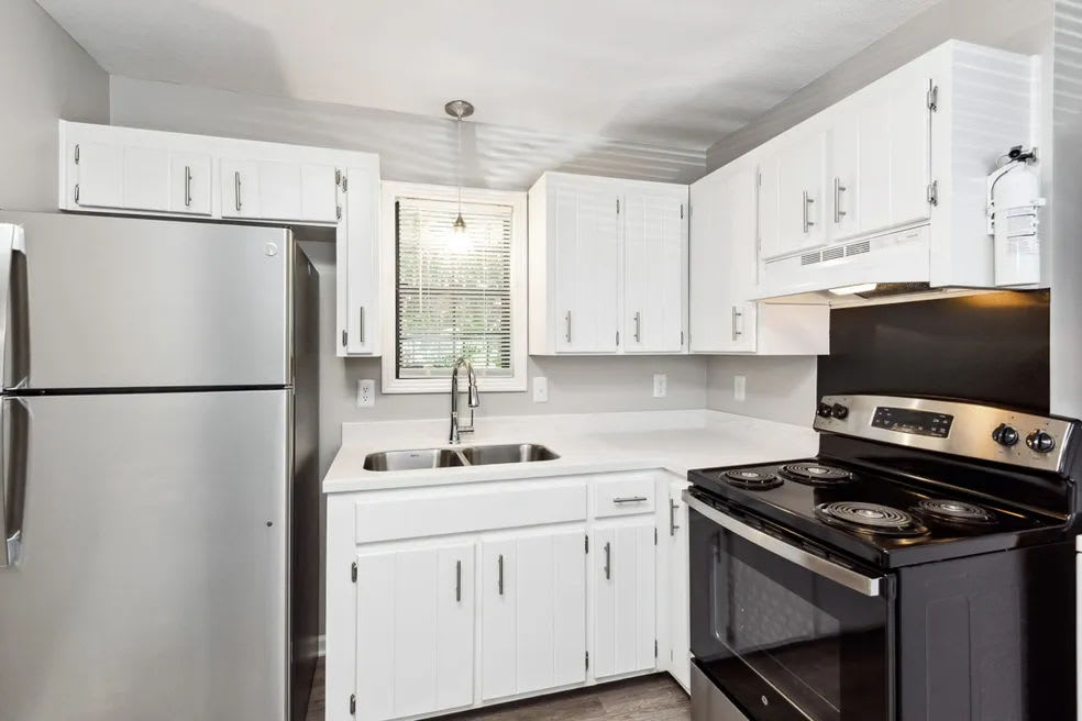 Modern kitchen with granite countertop at Skyline Flats in Nashville, Tennessee