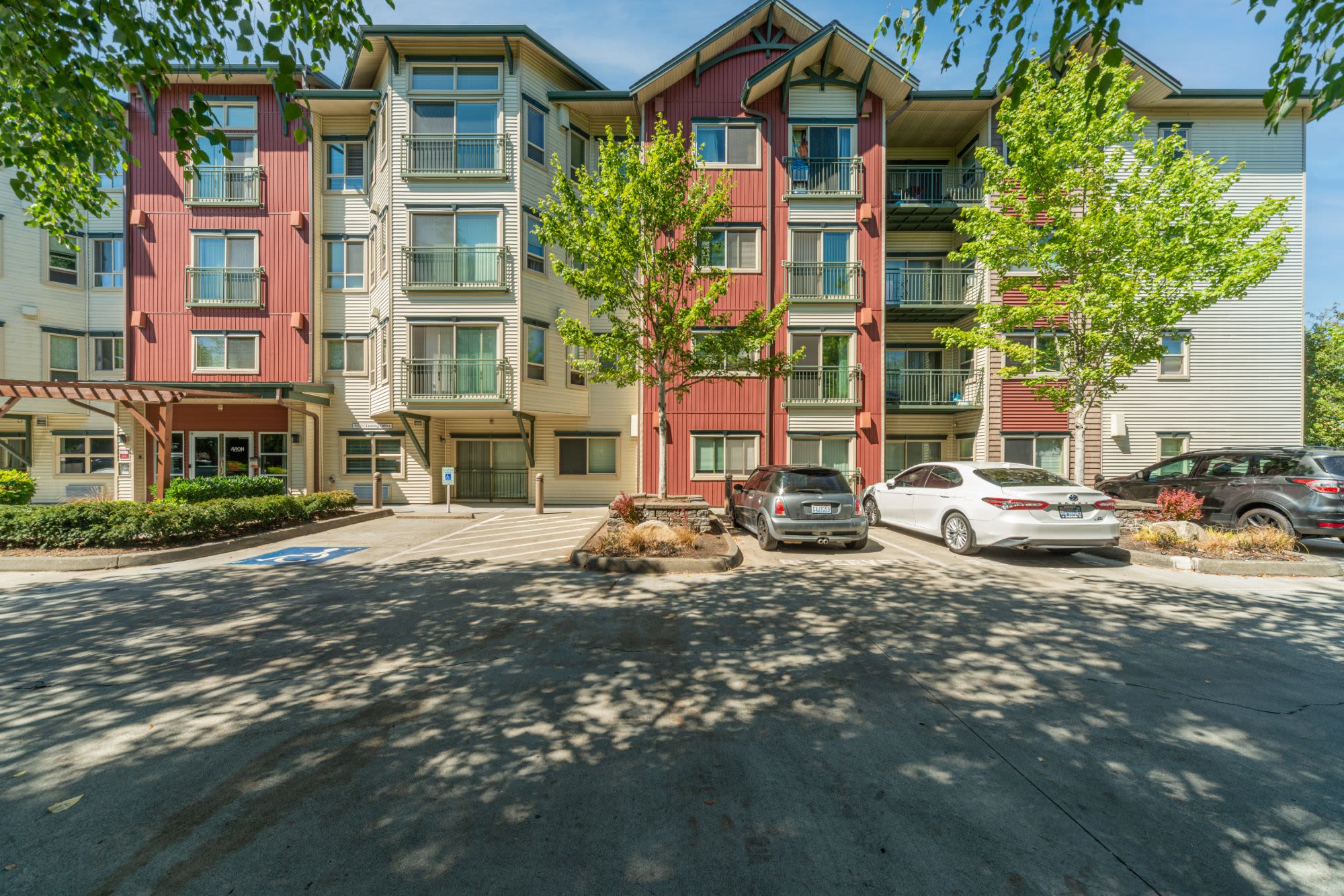 Front view of an apartment at Avion Apartments in SeaTac, Washington
