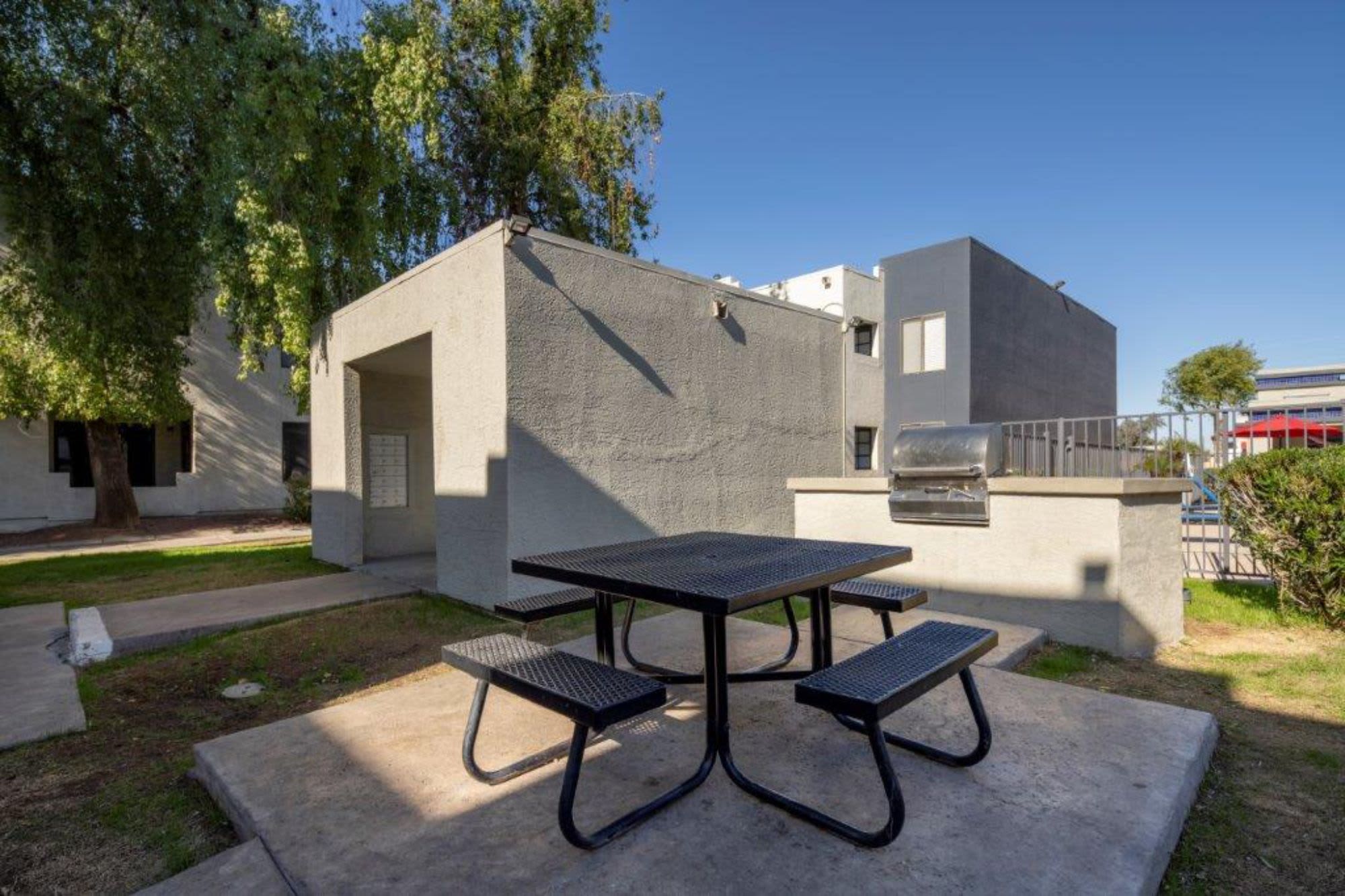 Community outdoor roof top seating at Sunpointe in Phoenix, Arizona