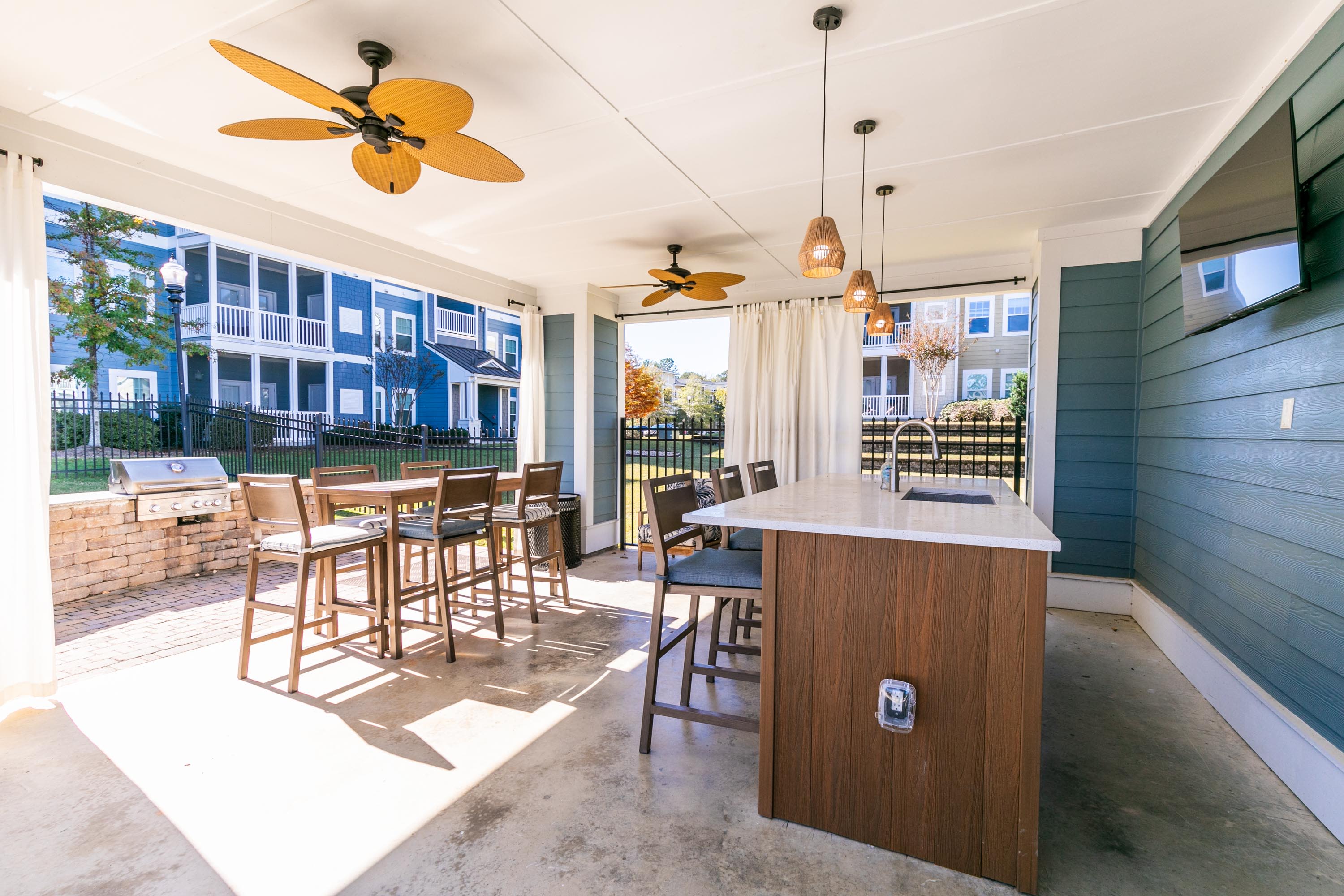 A spacious kitchen that includes a bar and a ceiling fan at Thomaston Crossing in Macon, Georgia
