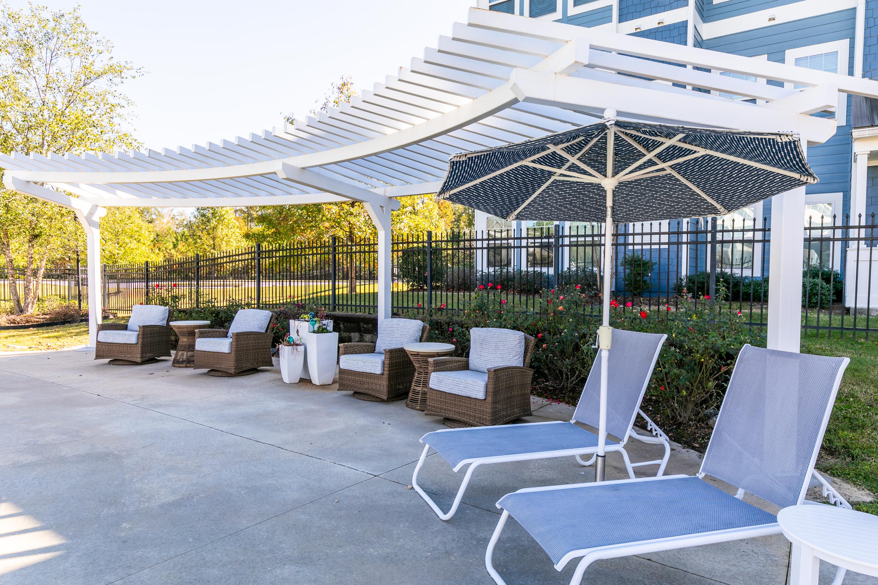 A patio area complete with comfortable seating and beautiful plants at Thomaston Crossing in Macon, Georgia