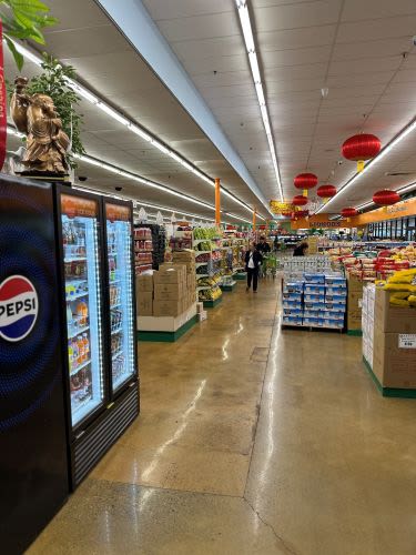 The New SF SuperMarket in Modesto is Huge!