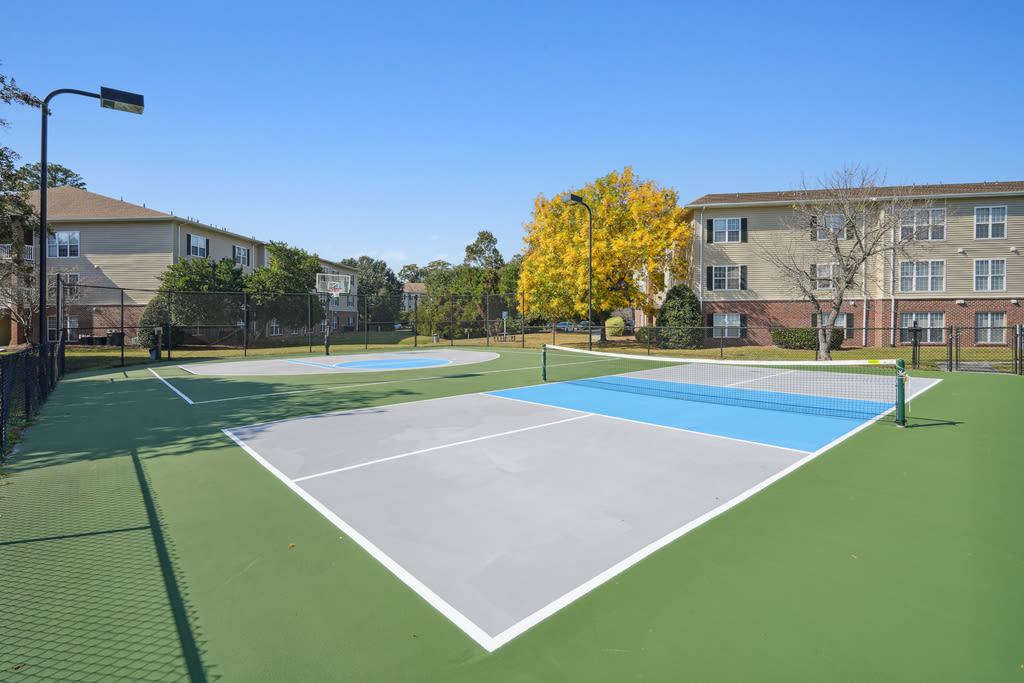 A tennis court near Woodland Crossing Apartment Homes, New Bern, North Carolina