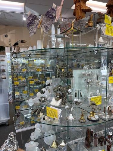 Inside Roseville’s Everlasting Gifts