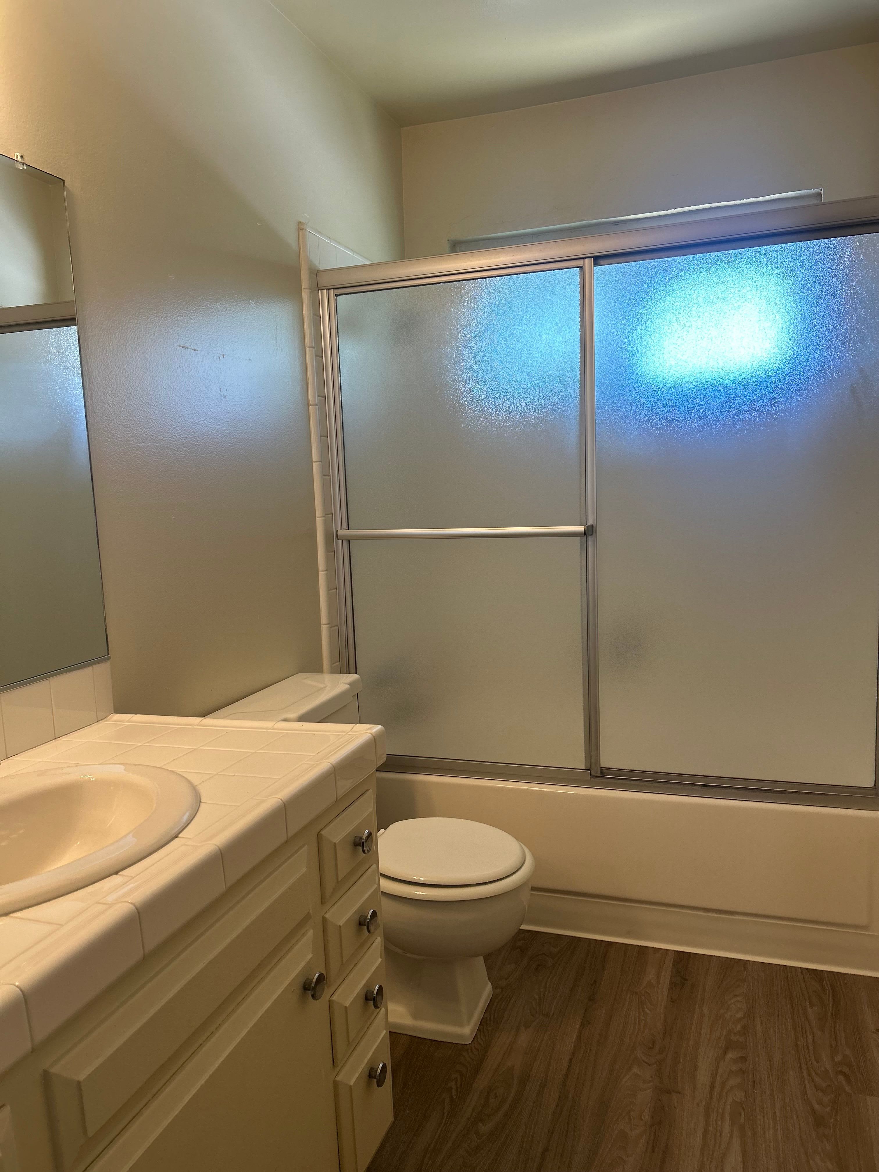 Bath Room at La Espana Garden in Lodi, California