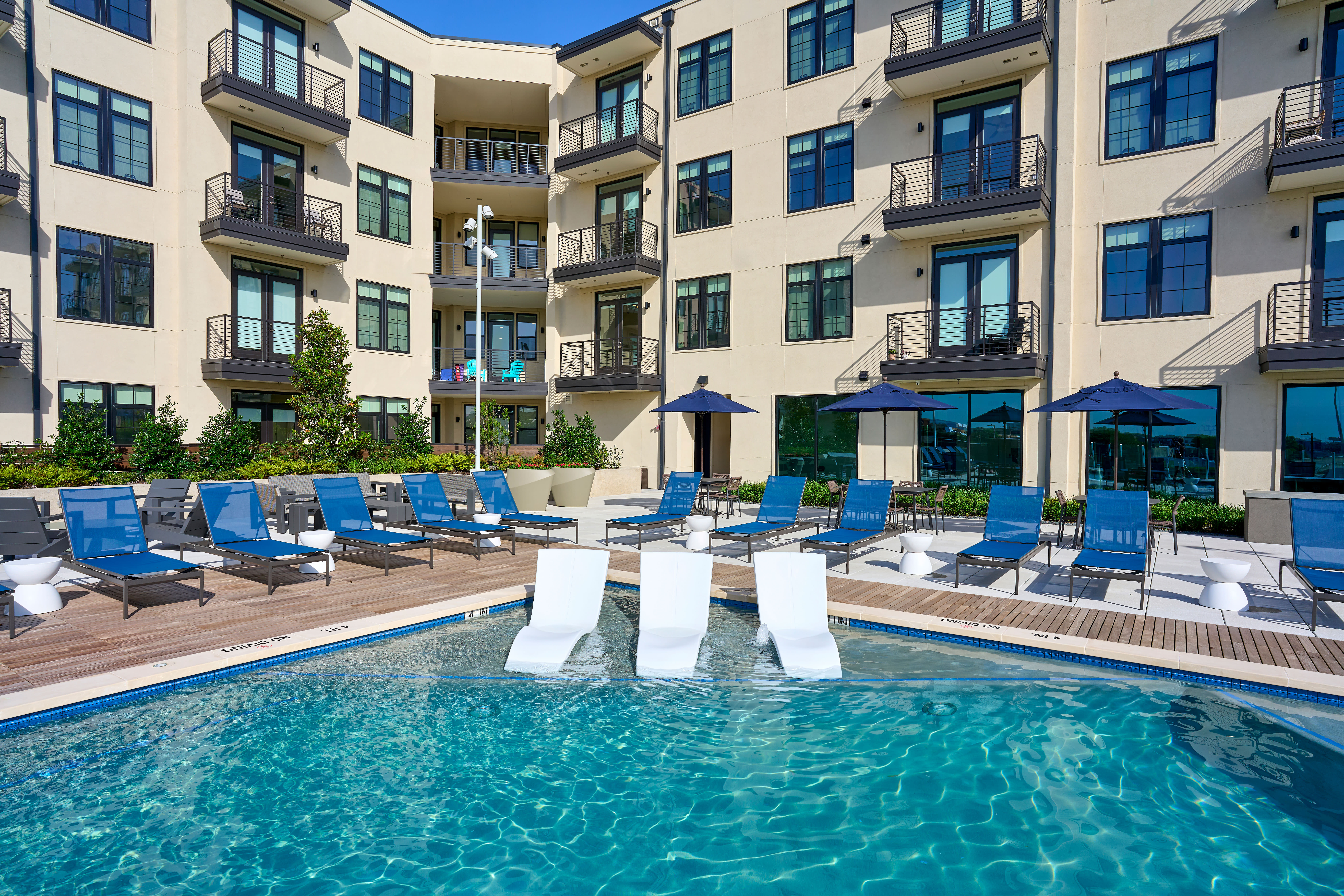 Swimming pool at Pearl Lofts in Dallas, Texas