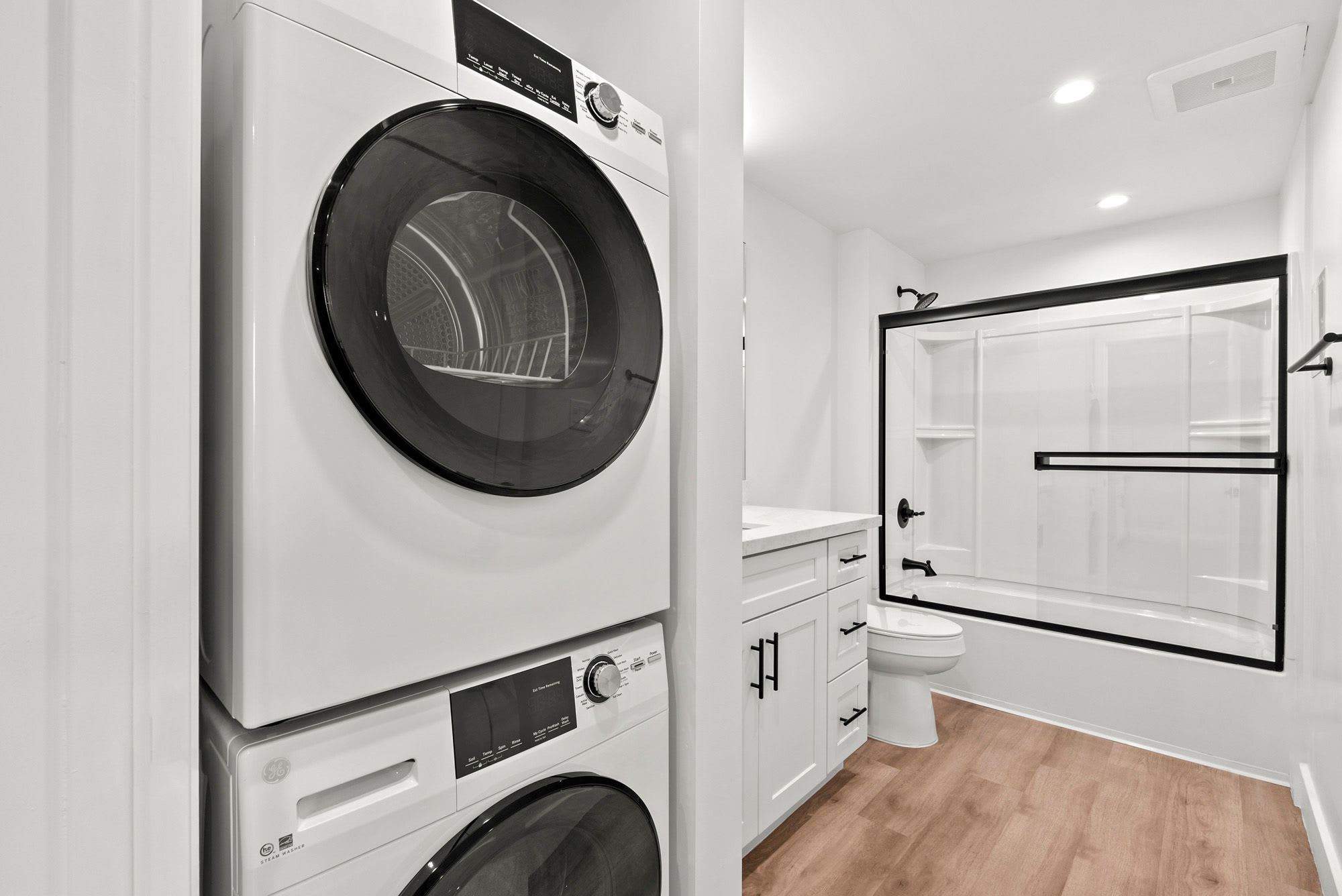 Washer/Dryer at The Howard, Glendale, California