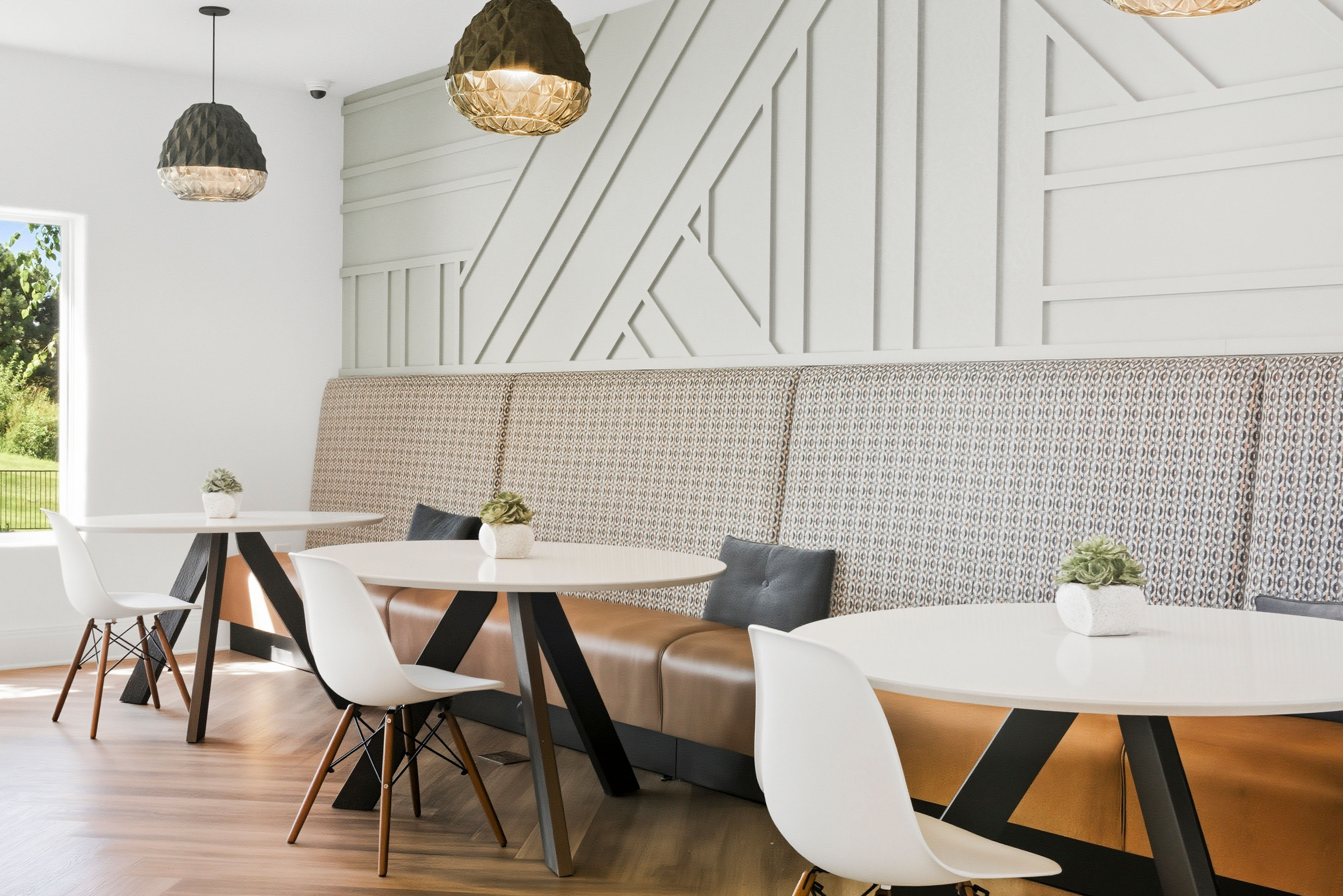 Beautiful dining area at The Highlands in Overland Park, Kansas