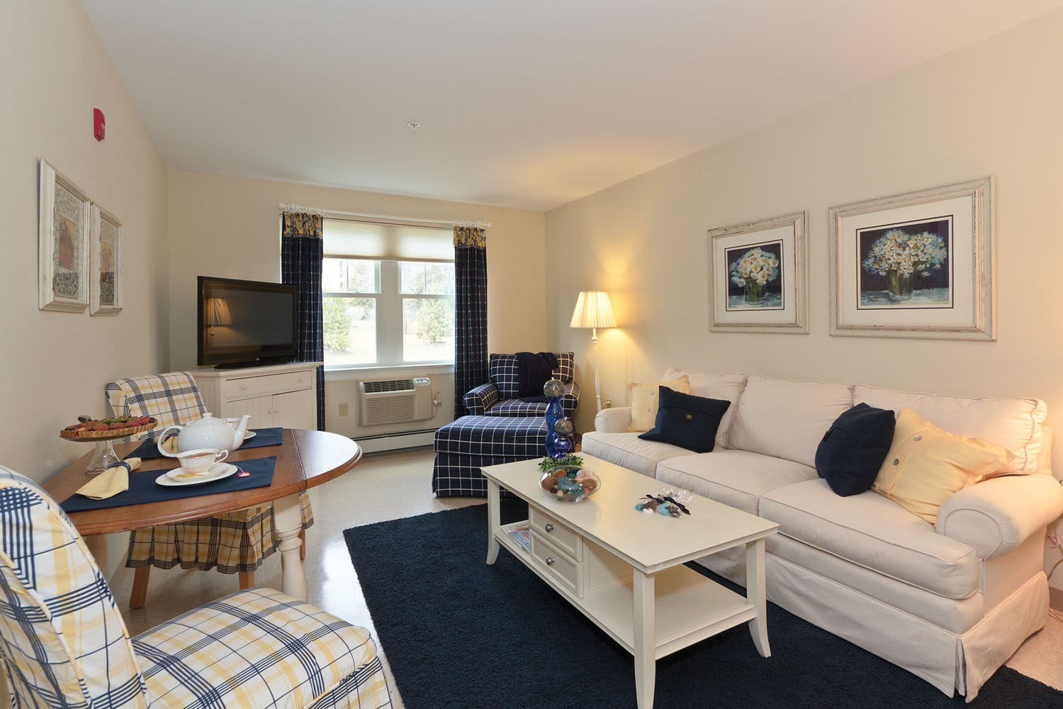 Living room with a couch and a dining area at Little Neck Village in Marion, Massachusetts