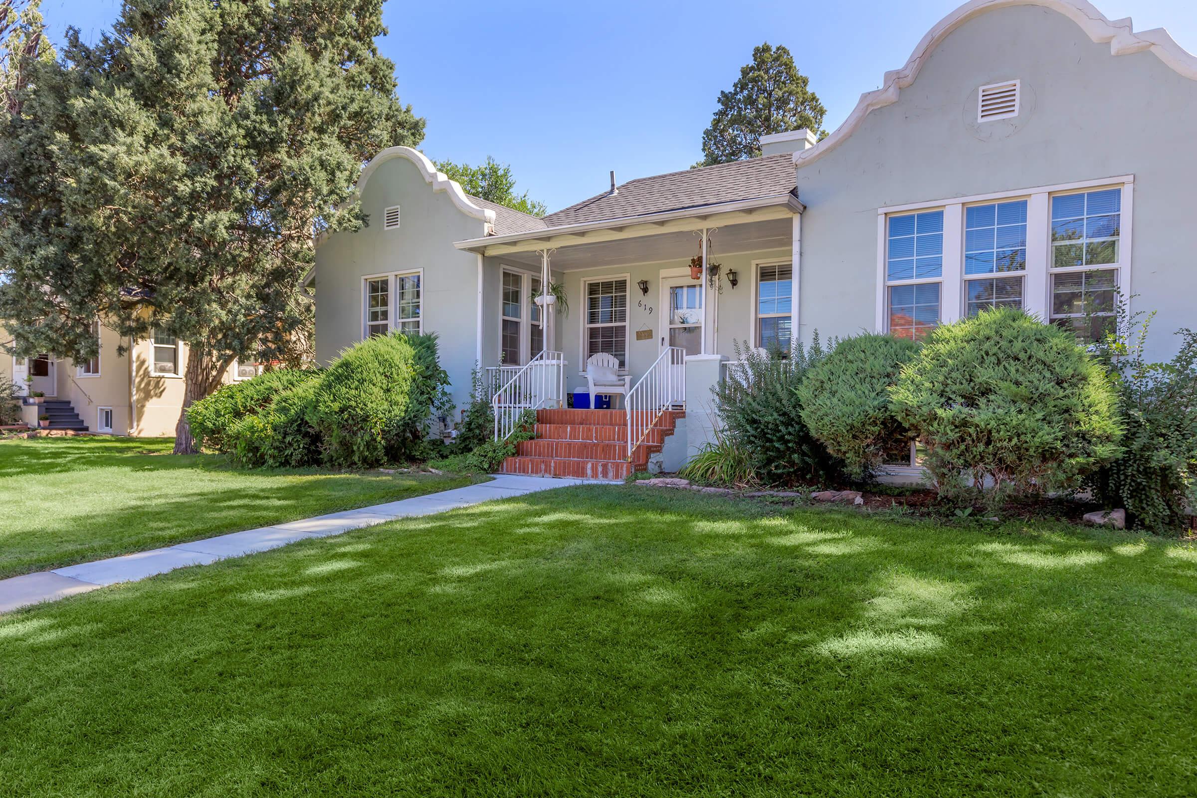 Exterior view of cream-colored apartments at Cascade Park in Colorado Springs, Colorado