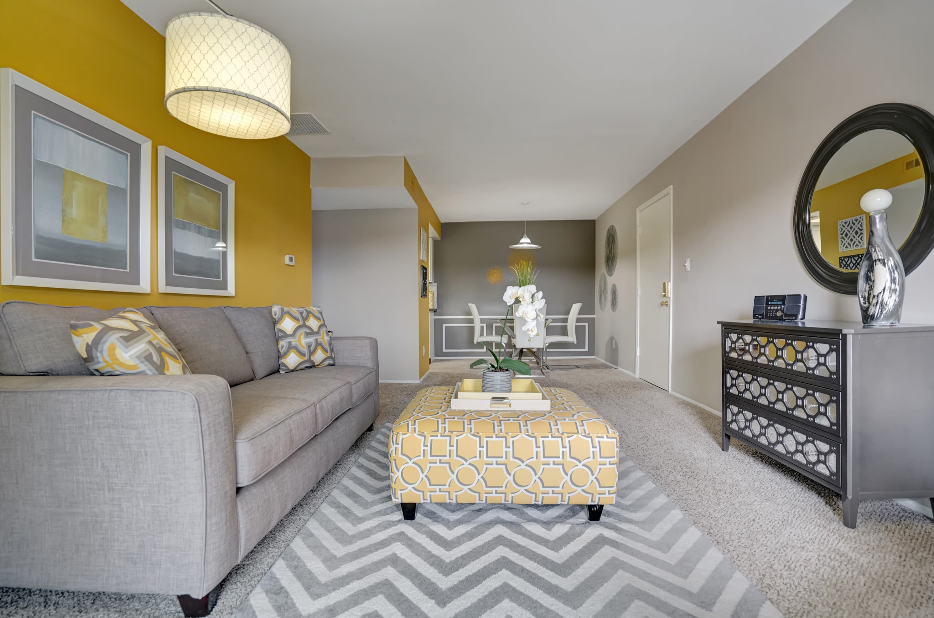 Canterbury Green apartments in Fort Wayne, {location_state_name}}