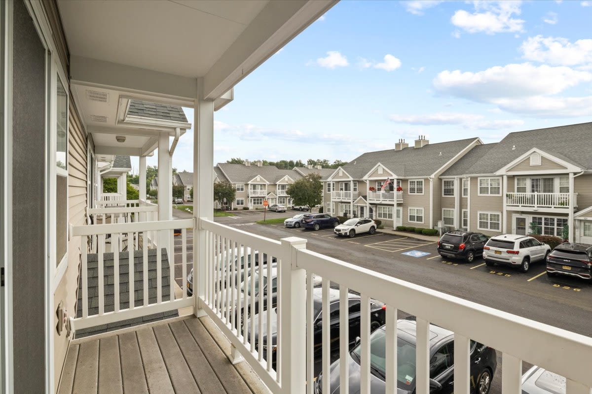 Balcony at Summit Knolls Apartments & Townhomes in Webster, New York