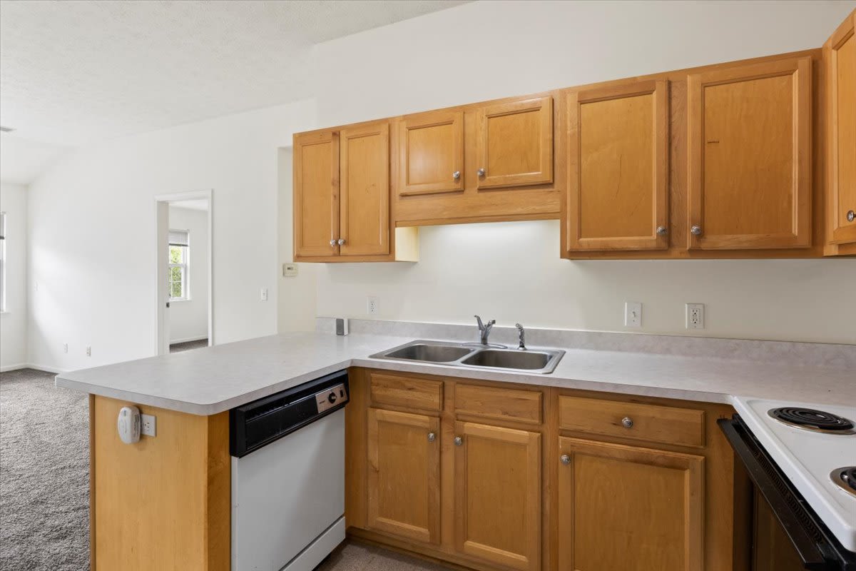 Spacious kitchen at Summit Knolls Apartments & Townhomes in Webster, New York