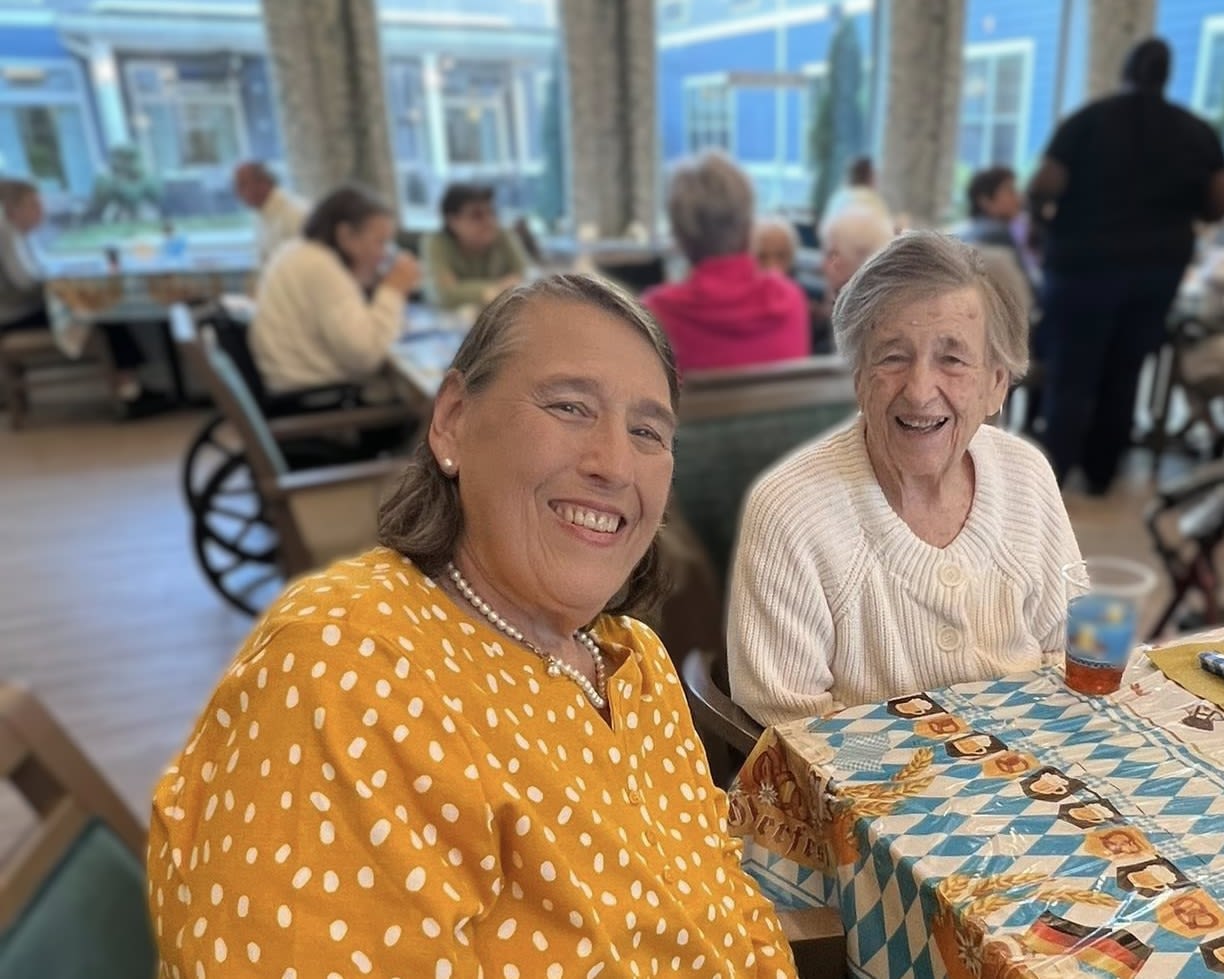Residents dining at The Barclay at Whiskey Road in Aiken, South Carolina