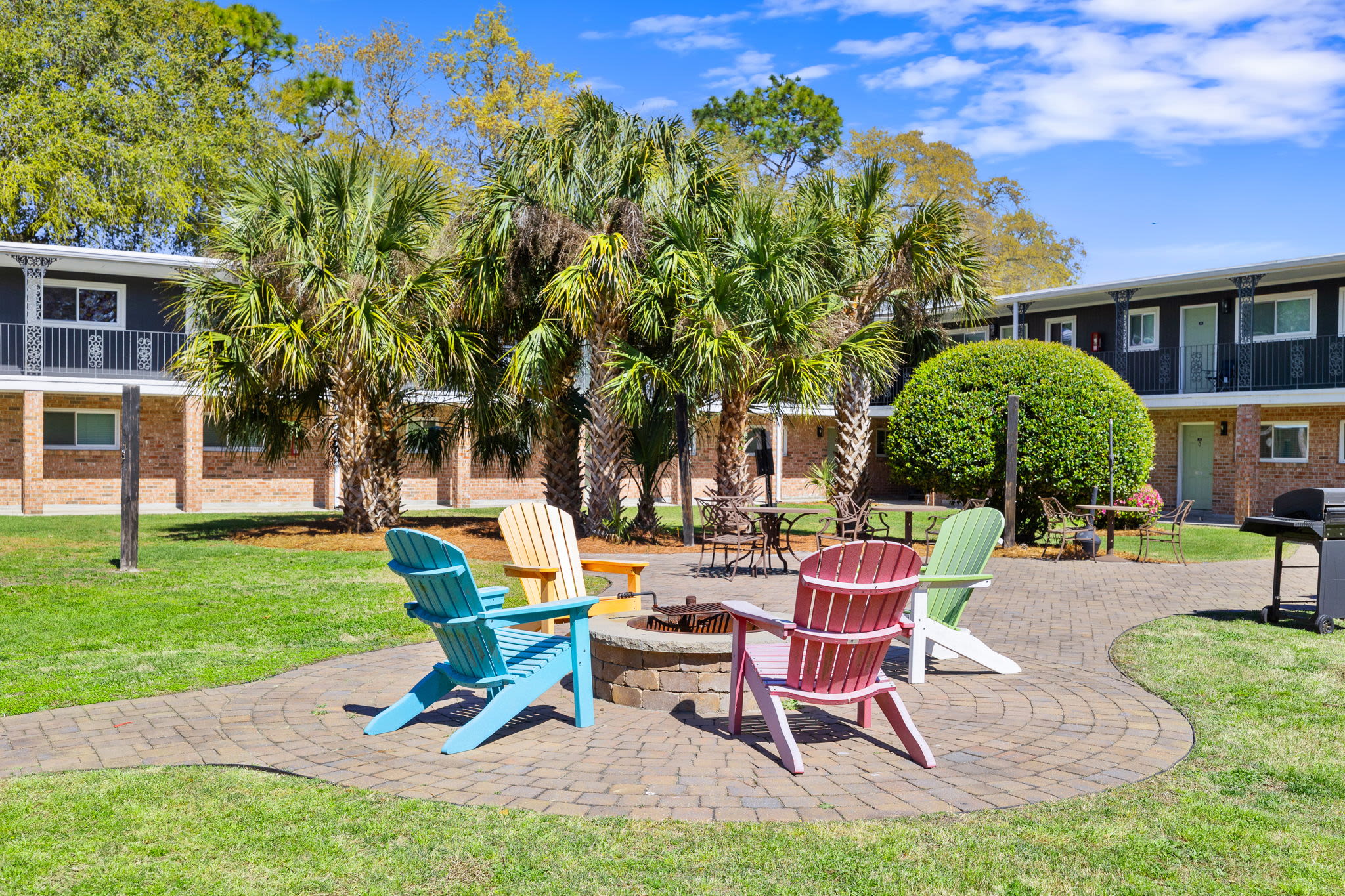 Outdoor dining and BBQ area at Palmetto Square in Charleston, South Carolina