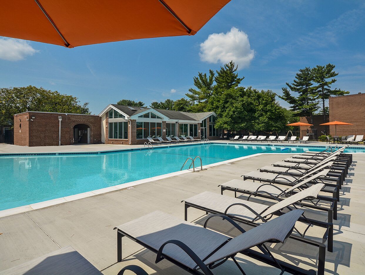 On-Site Swimming Pool at Metro Pointe in Baltimore, Maryland