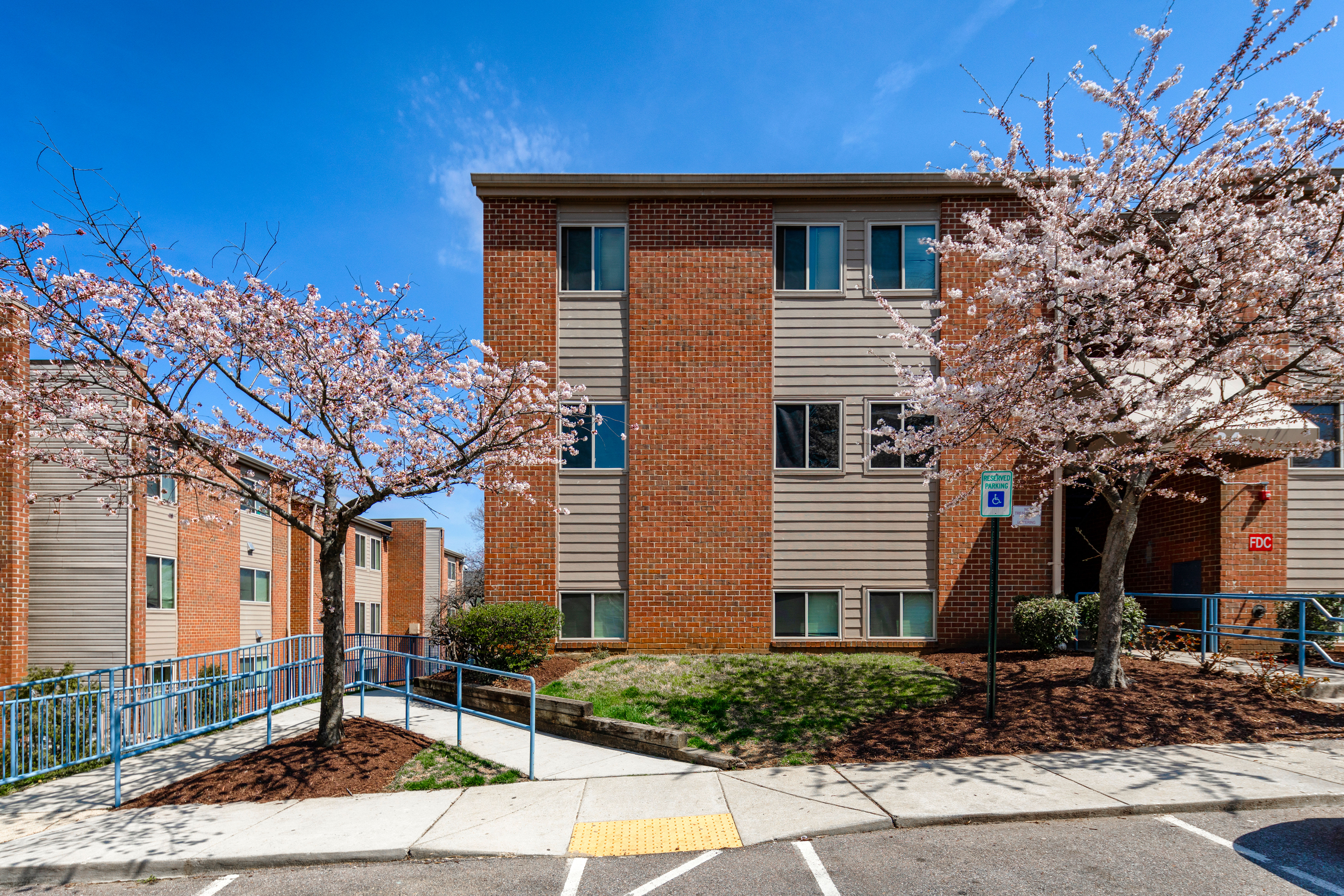 Explore the neighborhood around Bay Ridge Gardens in Annapolis, Maryland