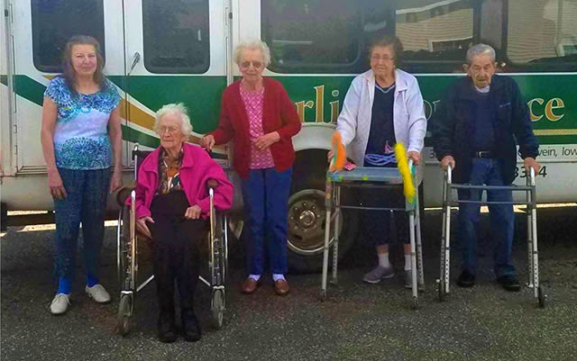 Memory care group photo Arlington Place Oelwein in Oelwein, Iowa.
