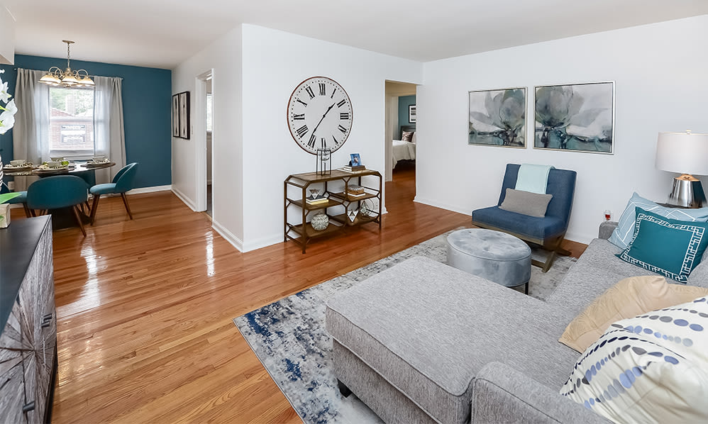 Elmwood Village Apartments & Townhomes 2 of 2
