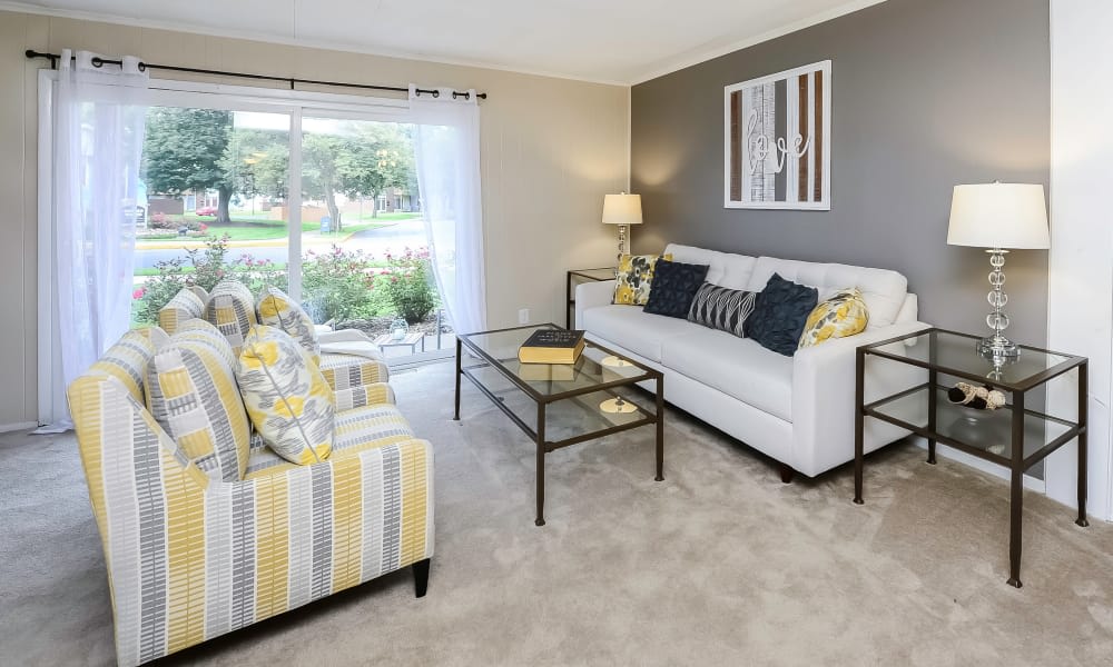 Oxford Manor Apartments & Townhomes 2 of 2