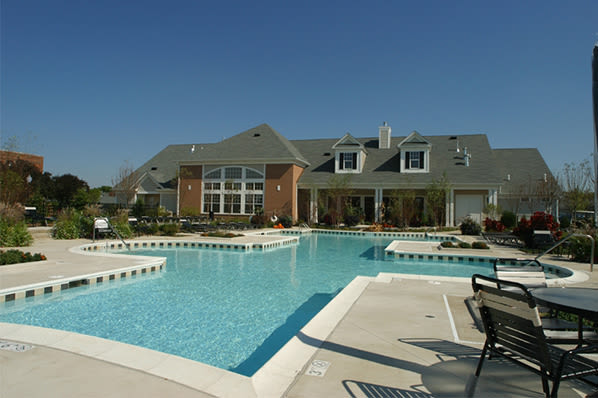 Windsor Lakes Apartment Homes 1 of 2