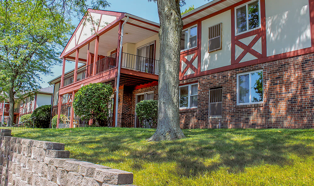 King's Manor Apartments 1 of 2