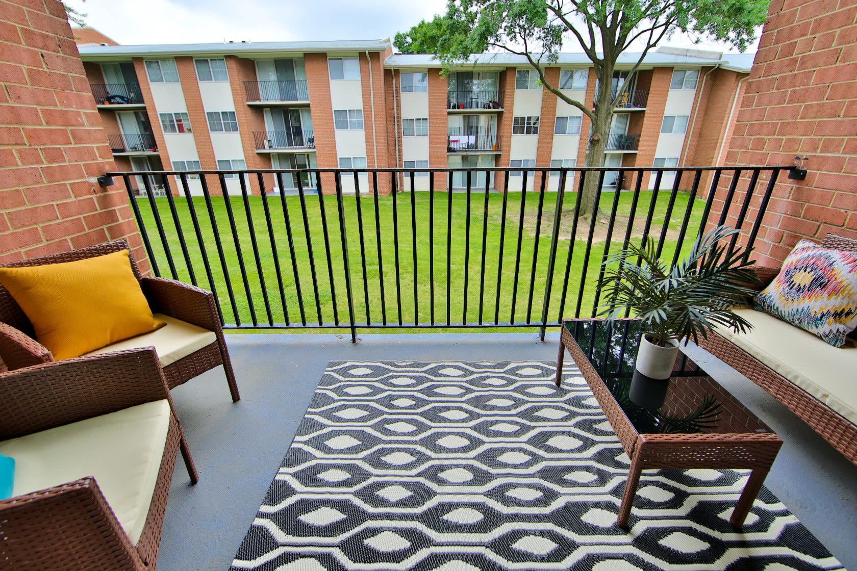 Willow Run at Mark Center Apartment Homes 1 of 2