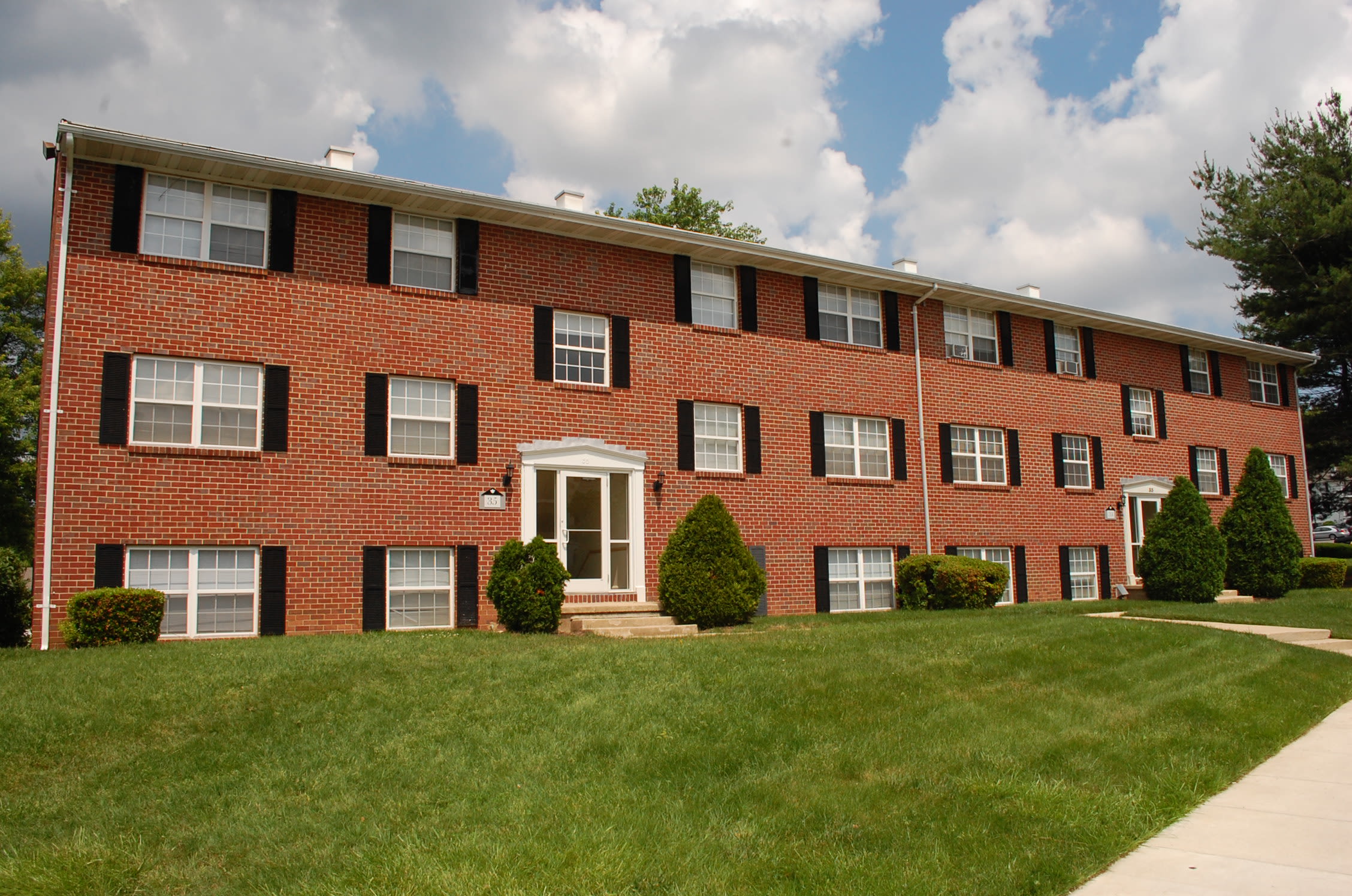 Towson Crossing Apartment Homes 1 of 2