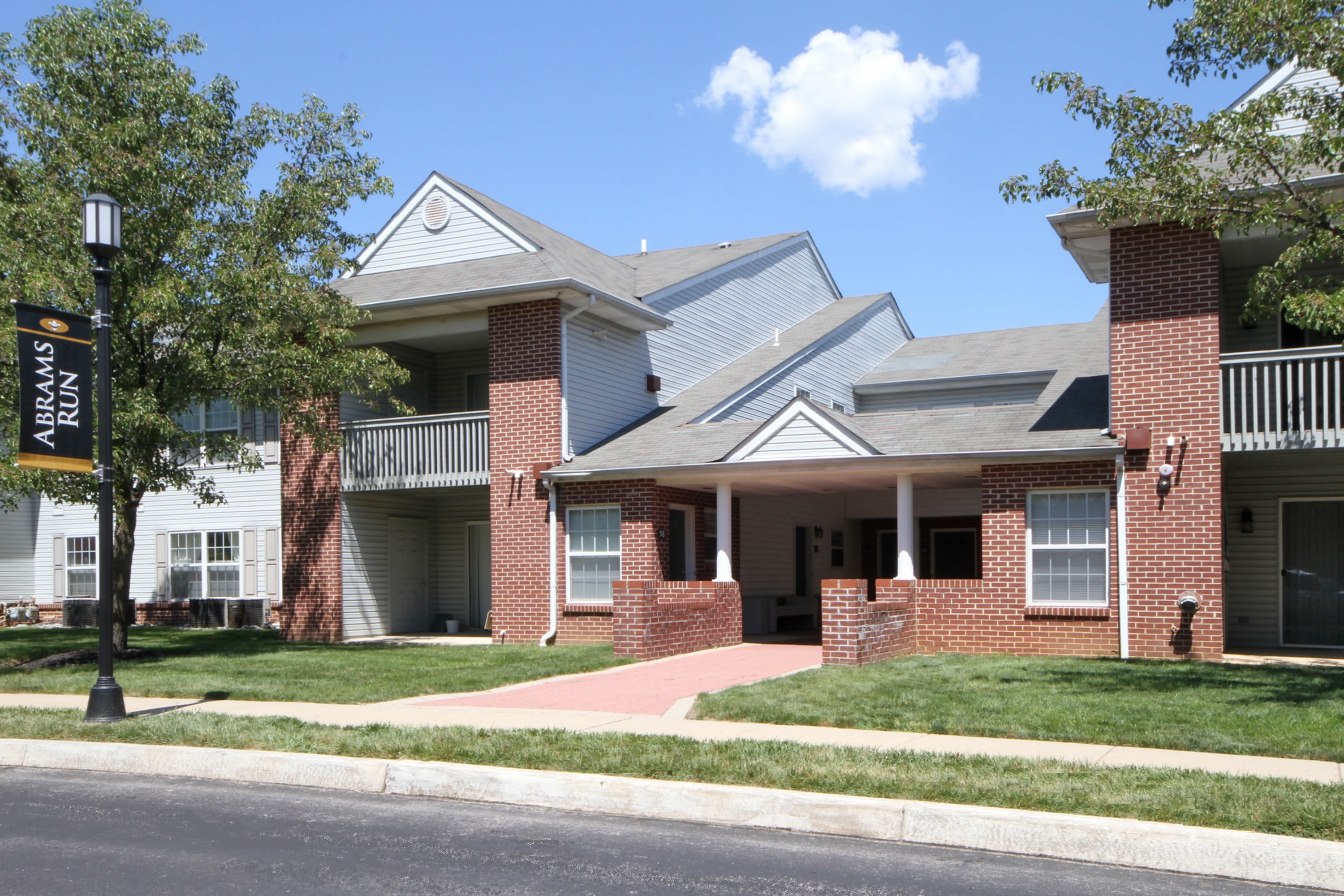 Abrams Run Apartment Homes 1 of 2