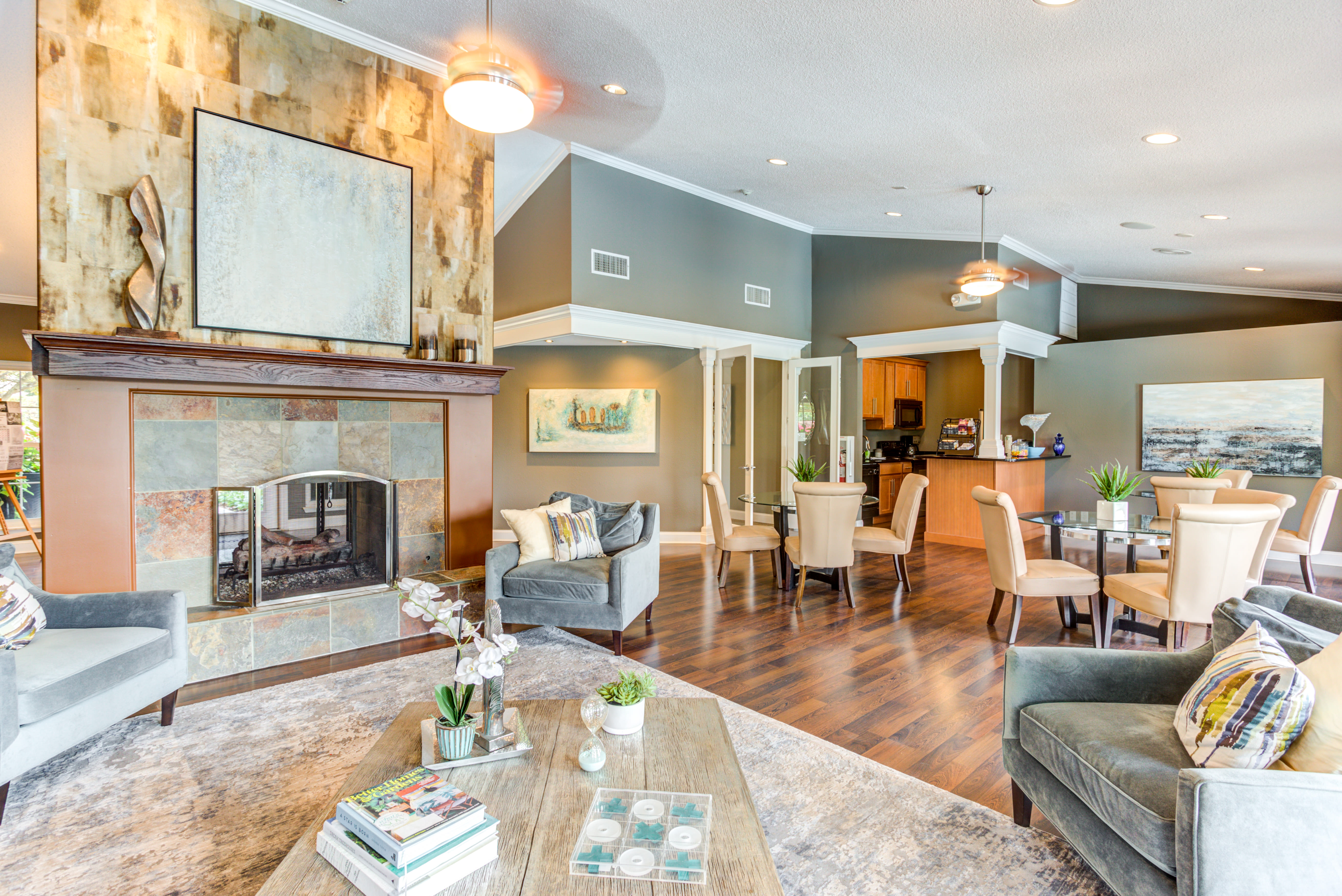 The Lakes of Schaumburg Apartment Homes 2 of 2